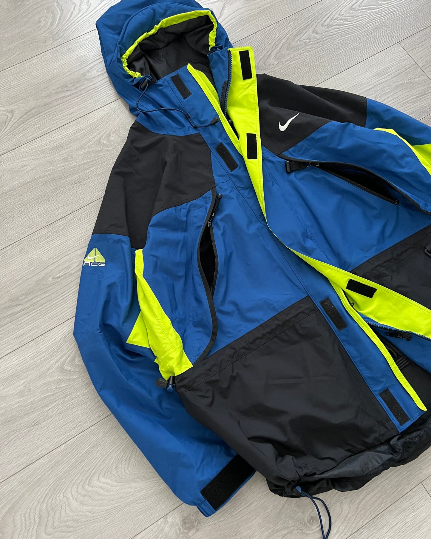 Nike ACG 00s Lungs Era Waterproof Storm Fit Tech Jacket - Size XL