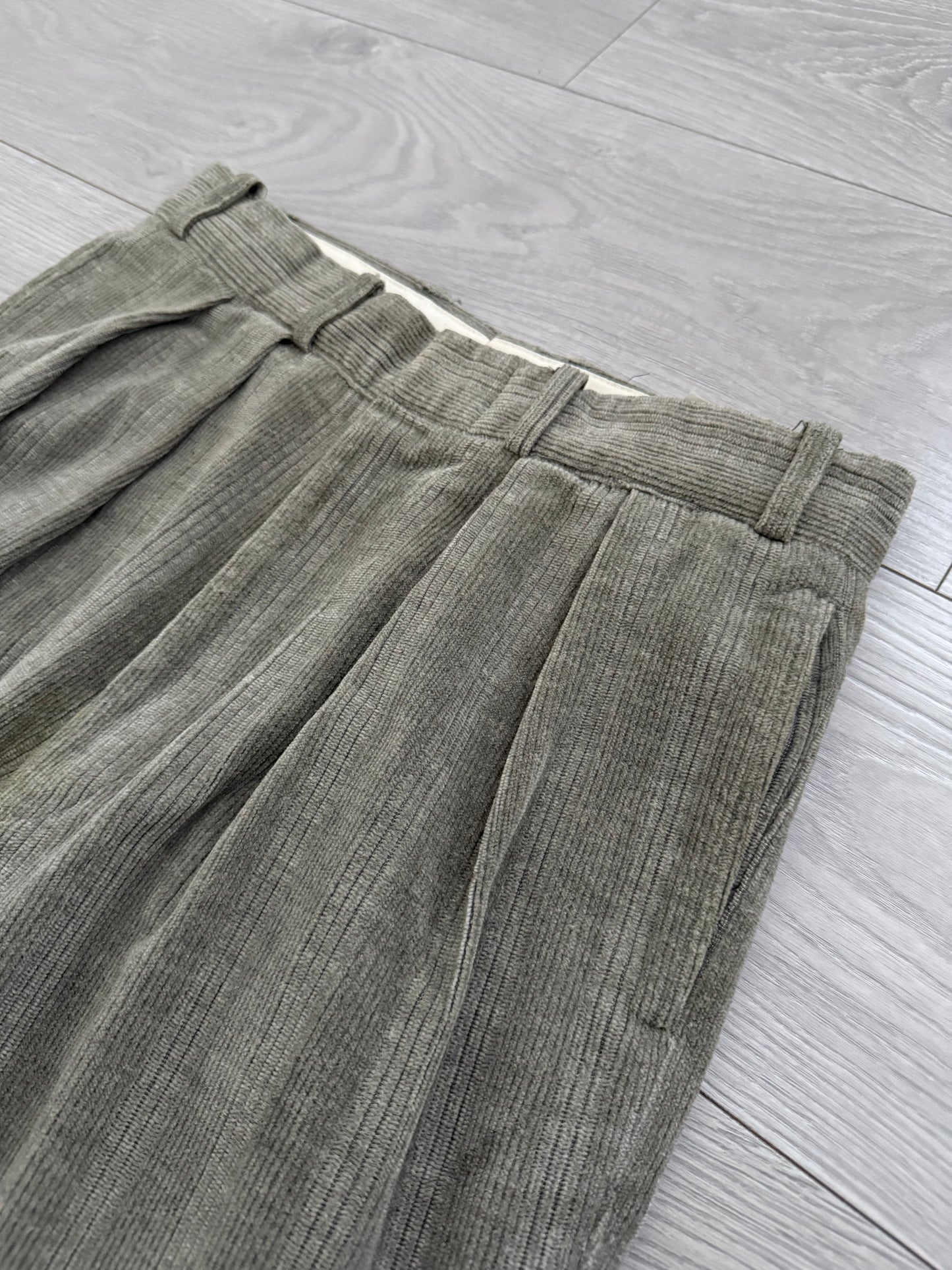 Emporio Armani 1990s Triple Pleat Corduroy Pants - Size 30