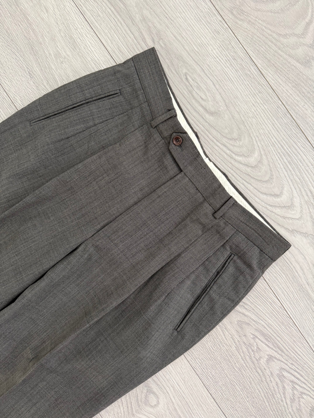 Hugo Boss 1980s 'Zeus' Peaked Lapel Double Breasted Pleated Wool Check Suit Greige - Size XL Jacket / 34" Waist