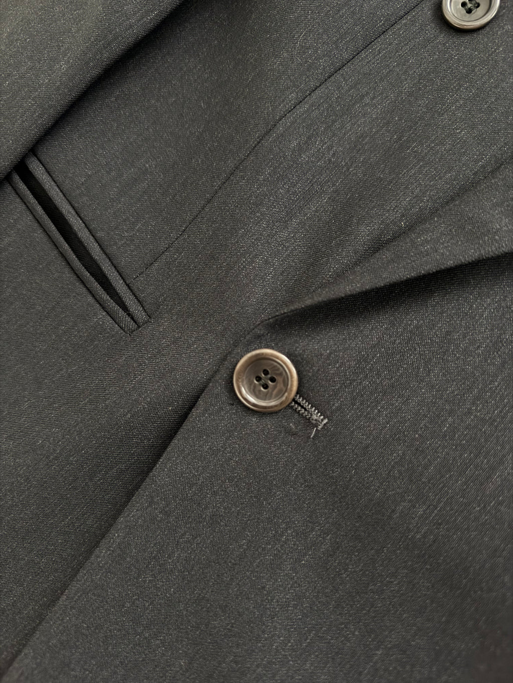Armani 1990s Peaked Lapel Double Breasted Pleated Wool Suit Charcoal Grey - Size L Jacket / 33" Waist
