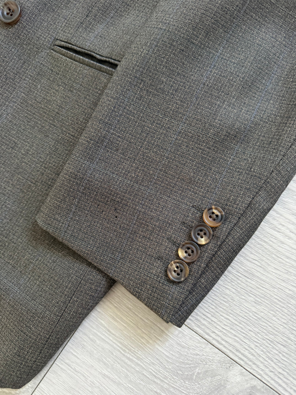 Burberry 1990s Peak Lapel Double Breasted Pleated Textured Brown Suit - Size M Jacket / 32" Waist