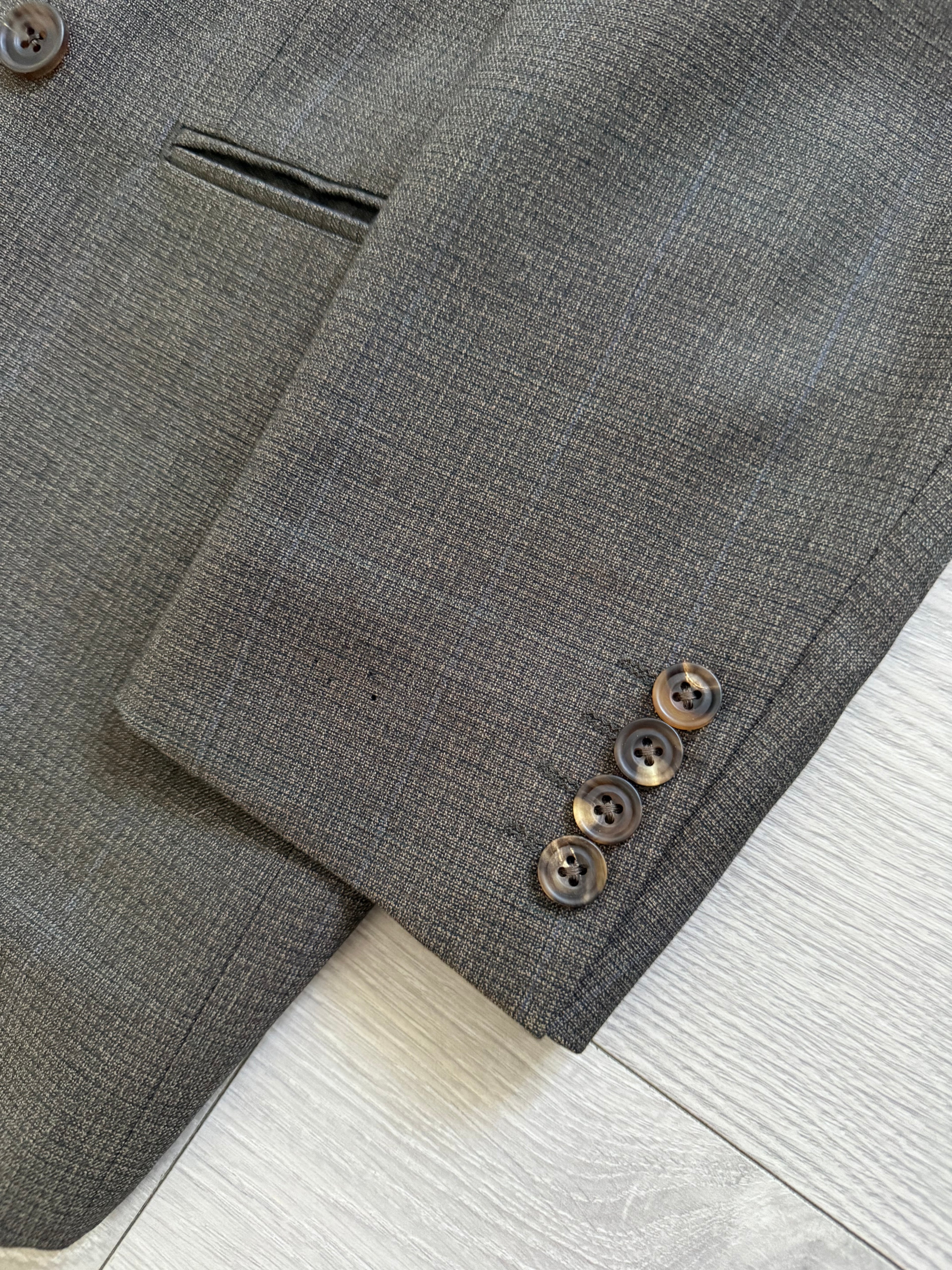 Burberry 1990s Peak Lapel Double Breasted Pleated Textured Brown Suit - Size M Jacket / 32" Waist