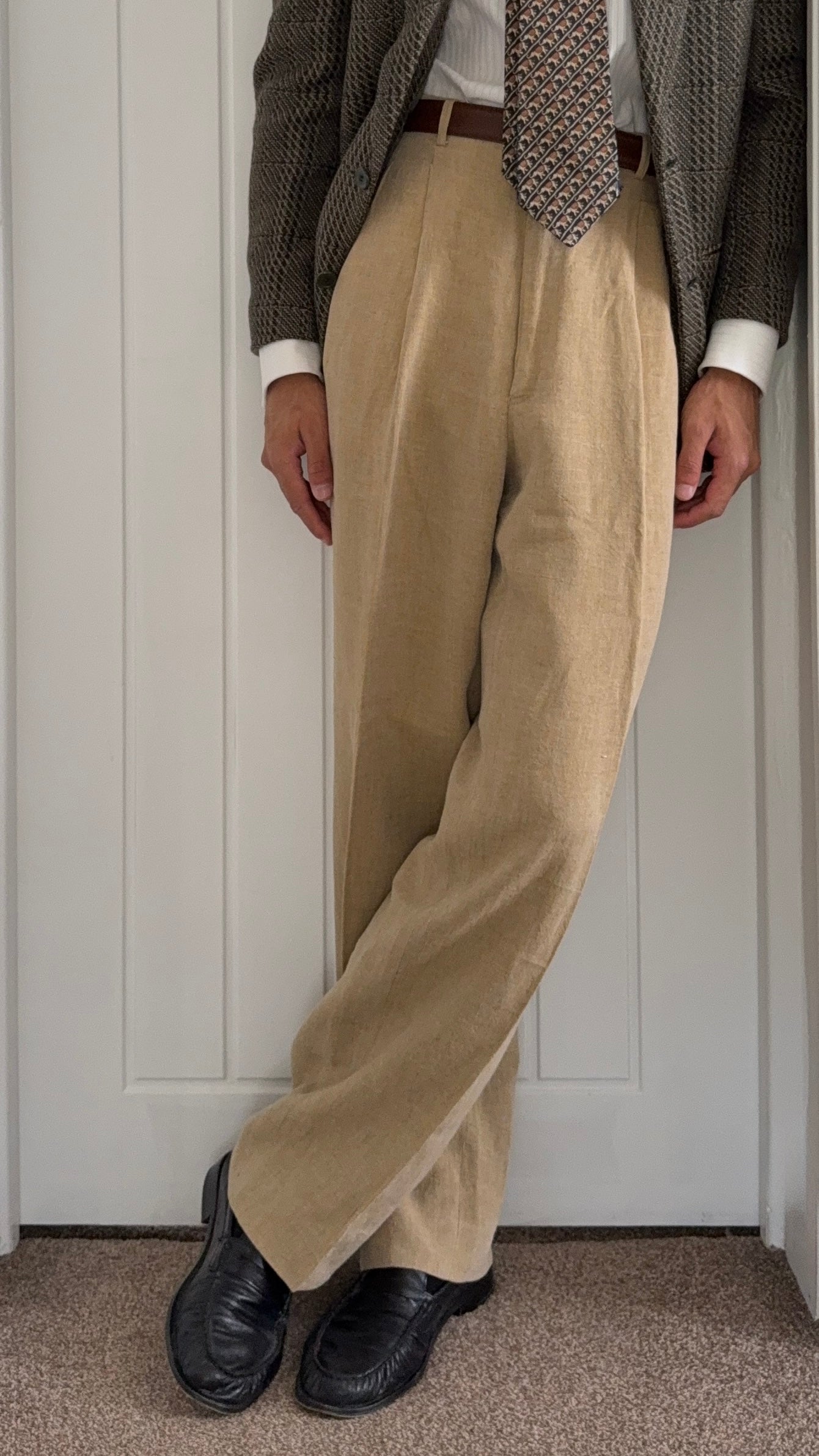 Emporio Armani 1990s Linen High Waisted Pleated Beige Pants - Size 33" Waist