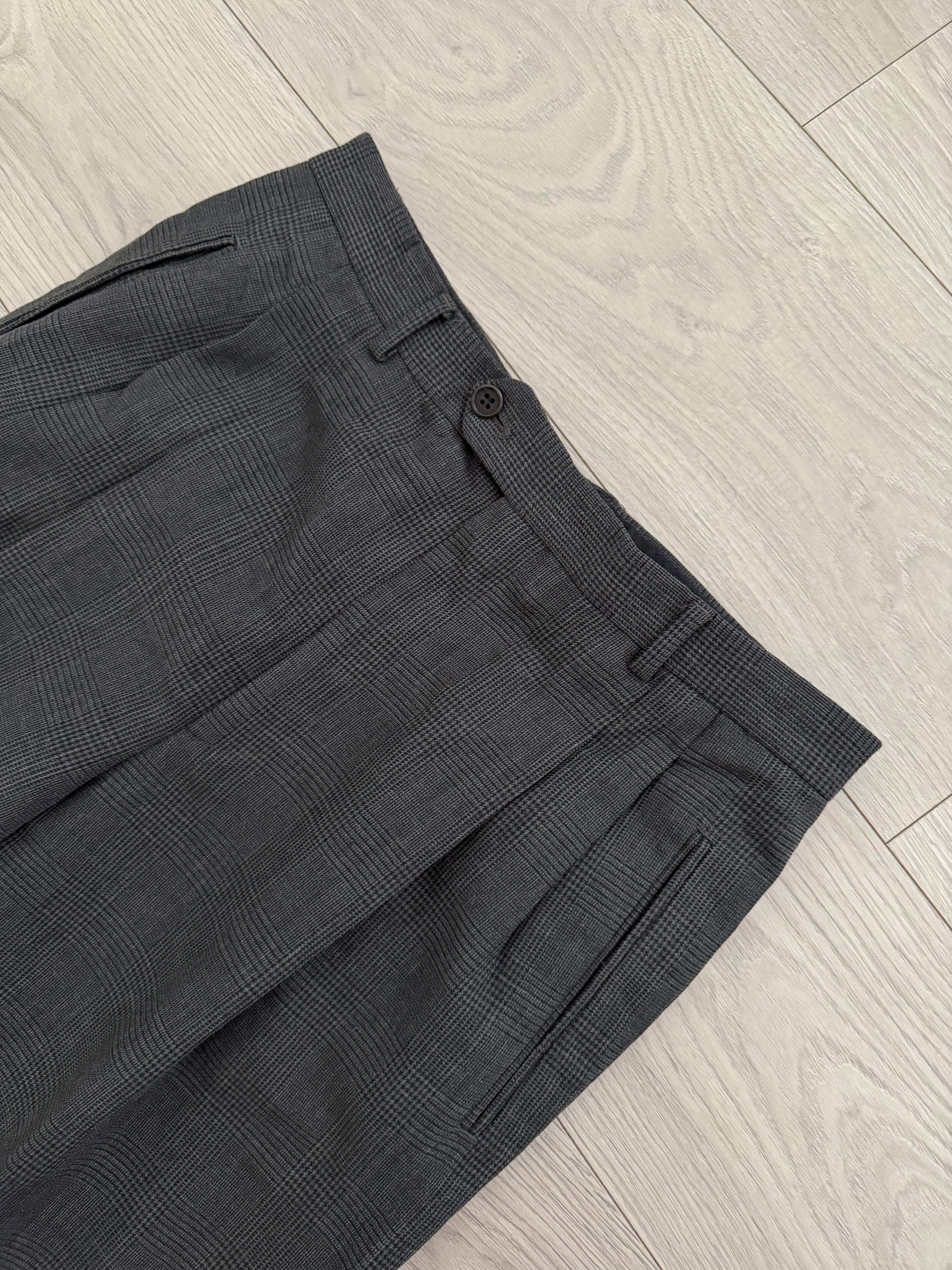 Emporio Armani 1990s 3B Prince of Wales Check Grey Pleated Wool Suit - Size L Jacket / 32" Waist