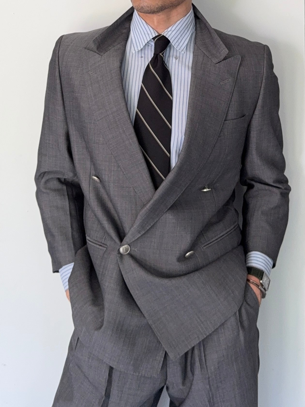 Burberry 1980s Peaked Lapel Double Breasted Pleated Wool Suit Grey - Size S Jacket / 32" Waist