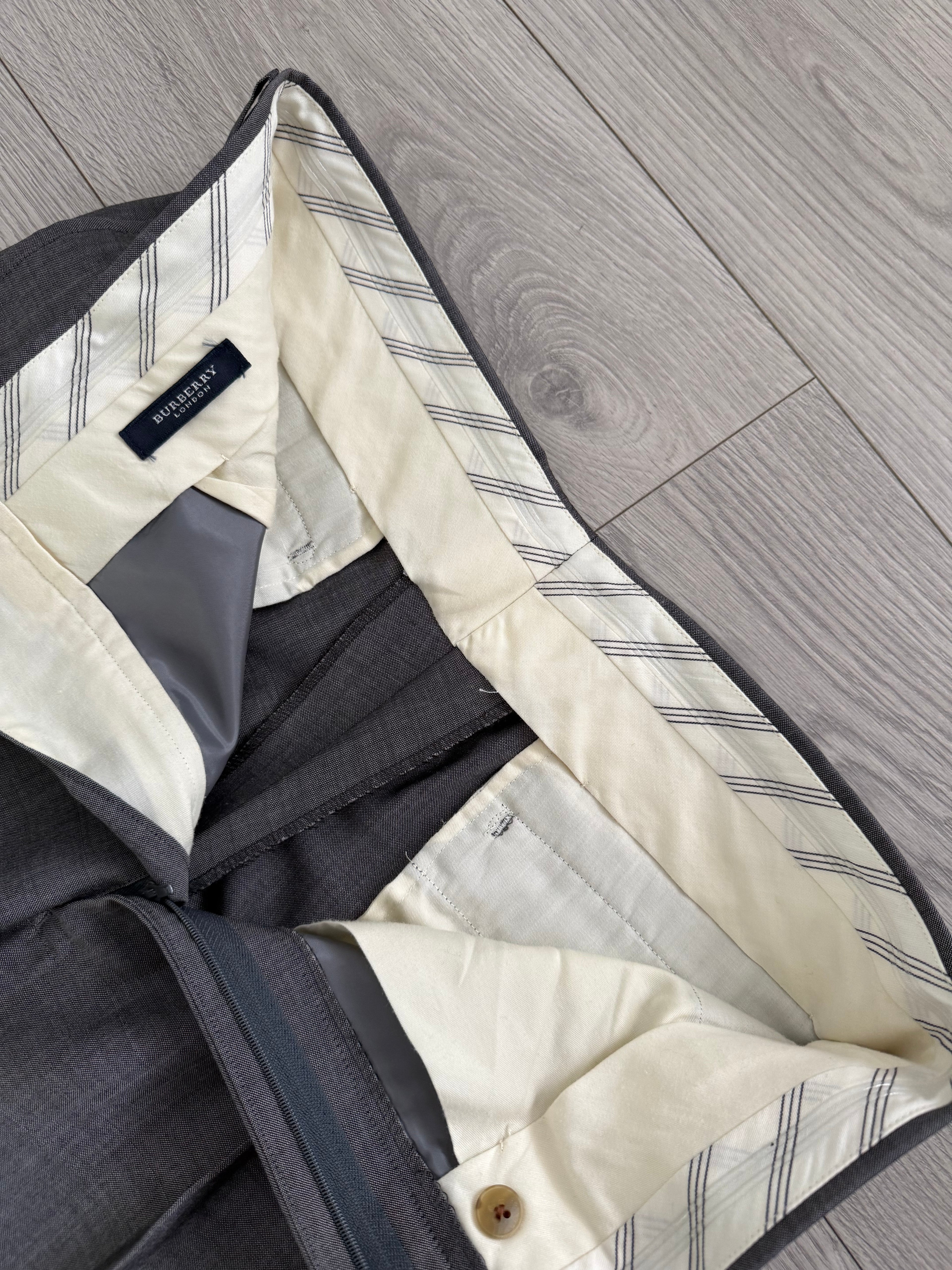 Burberry 1980s Peaked Lapel Double Breasted Pleated Wool Suit Grey - Size S Jacket / 32" Waist