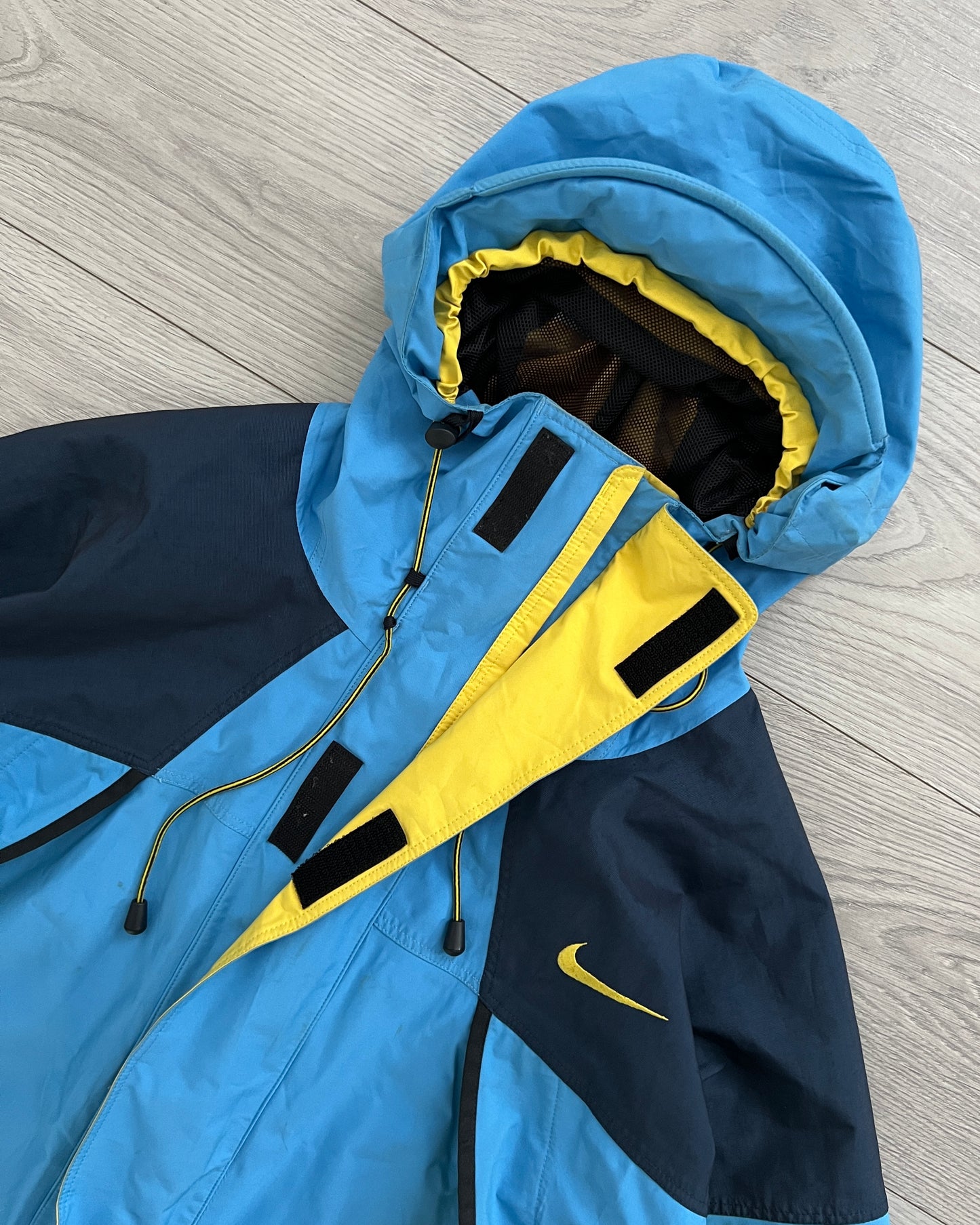 Nike ACG 00s Lungs Era Waterproof Storm Fit Tech Jacket - Size XL