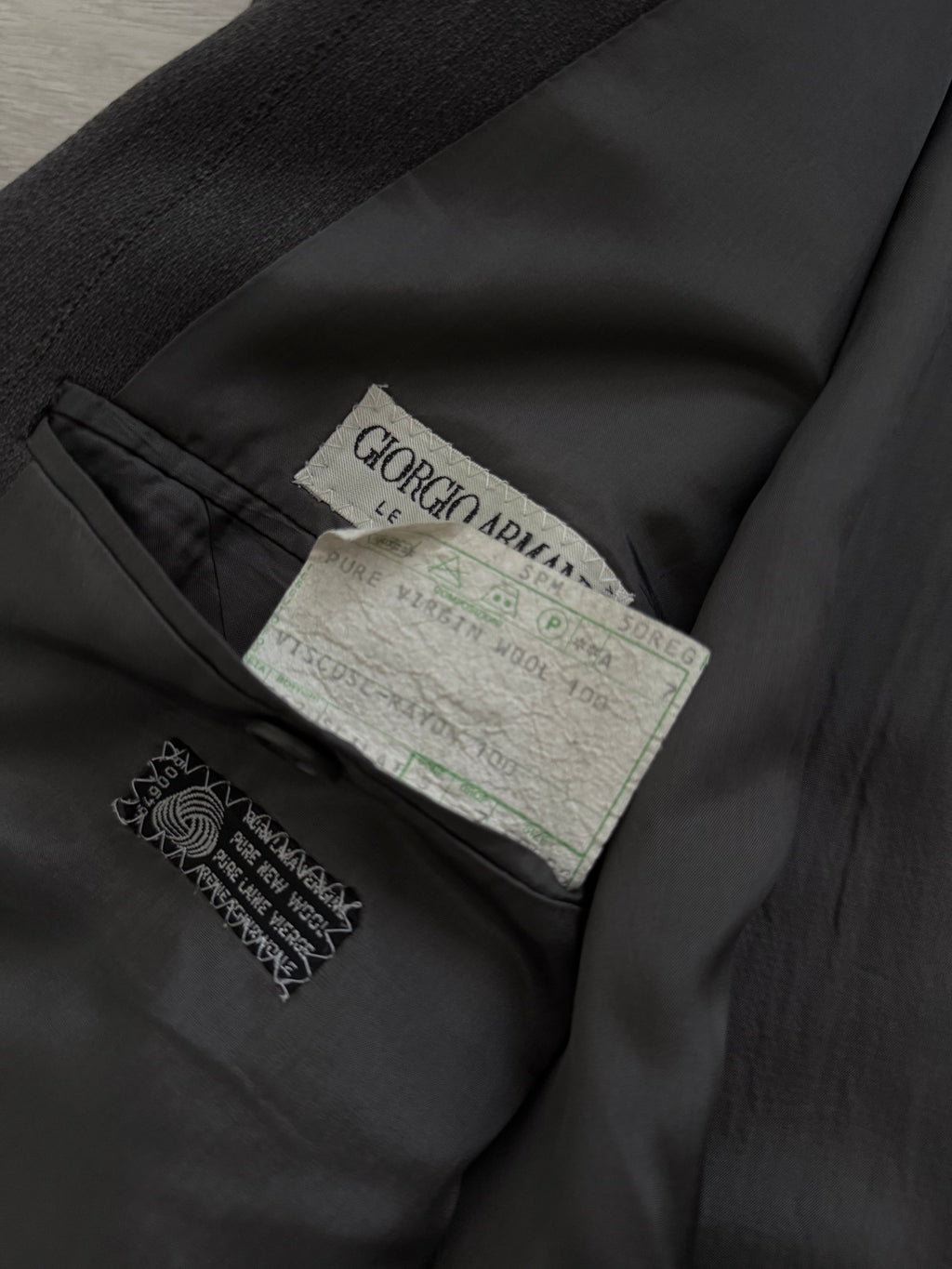 Giorgio Armani 1980s Peaked Lapel Double Breasted Textured Wool Pleated Suit - Size L Jacket / 36" Waist