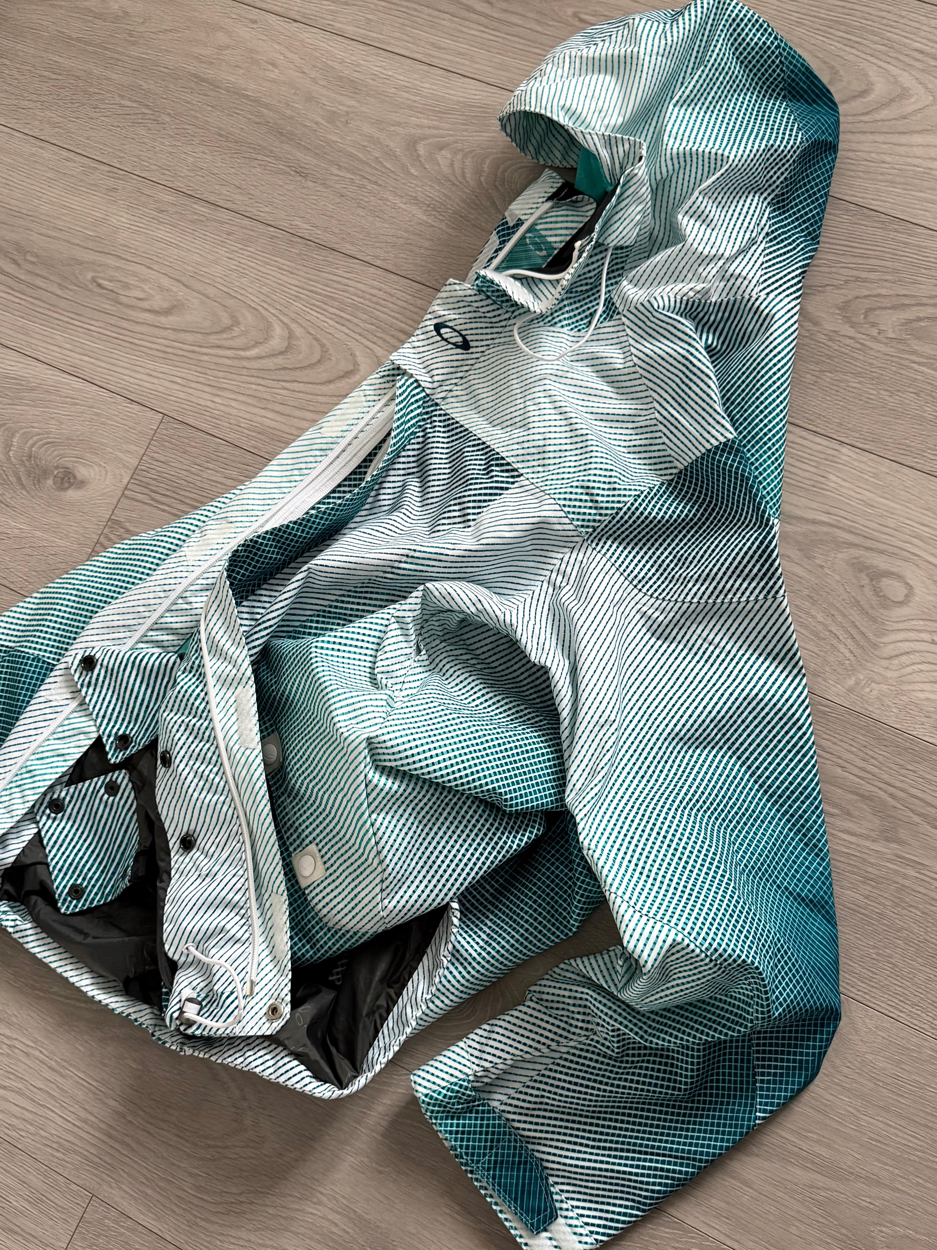 Oakley FW2010 Magnetic Hood 3D Holographic Print Technical Waterproof Jacket - Size M