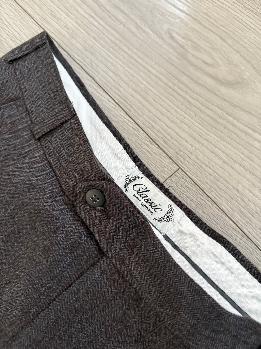 Vintage 1980s Made in England Double Breasted Peaked Lapel Pleated Brown Suit - Size M Jacket / 31" Waist