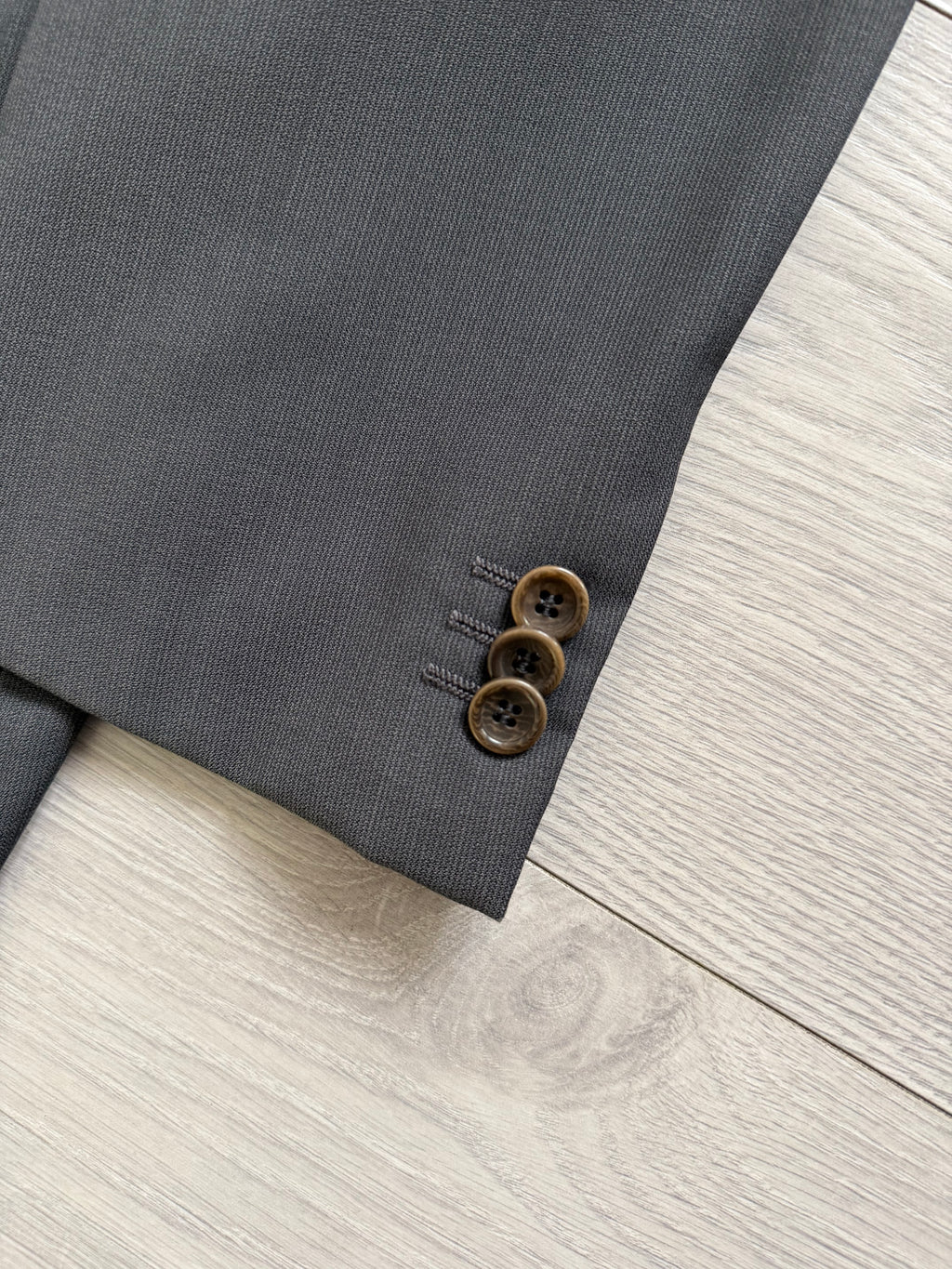 Armani 1990s Peaked Lapel Double Breasted Pleated Wool Suit Grey - Size L Jacket / 34" Waist