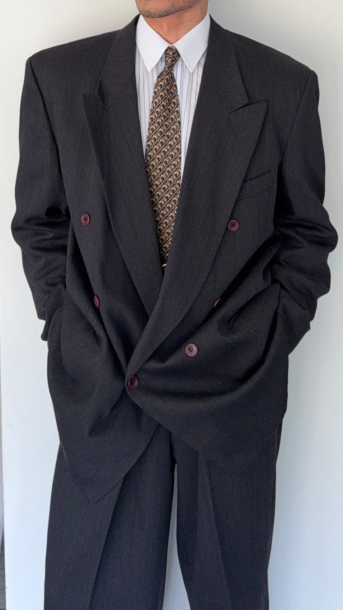Louis Feraud Armani 1980s Peaked Lapel Double Breasted Pleated Pure New Wool Charcoal Grey Suit - Size XXL Jacket / 40" Waist