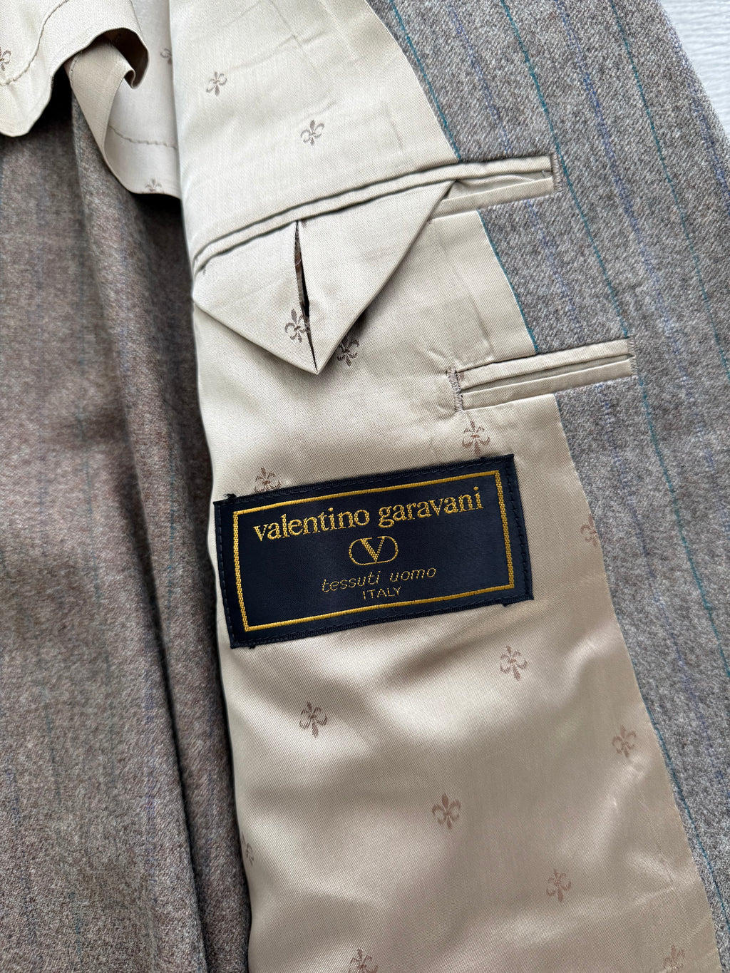 Valentino 1980s Peaked Lapel Double Breasted Pleated Wool Suit - Size XL Jacket / 40" Waist