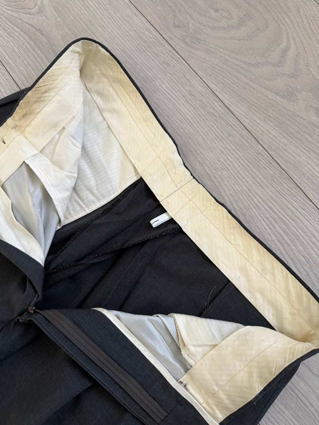 Hugo Boss 1990s 'Akropolis' 2B Zegna Fabric Pleated Wool Grey Suit - Size M Jacket / 32" Waist
