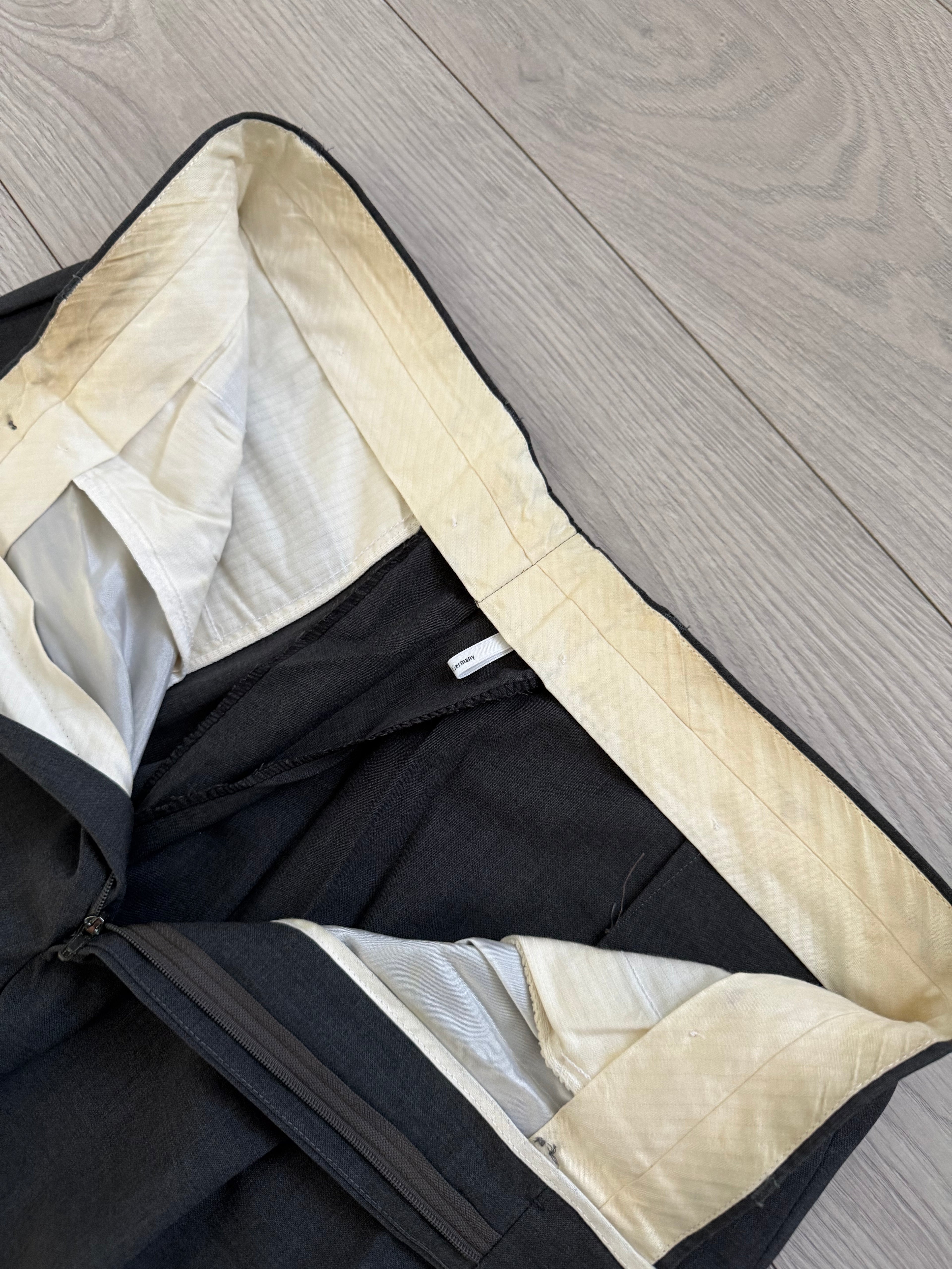 Hugo Boss 1990s 'Akropolis' 2B Zegna Fabric Pleated Wool Grey Suit - Size M Jacket / 32" Waist