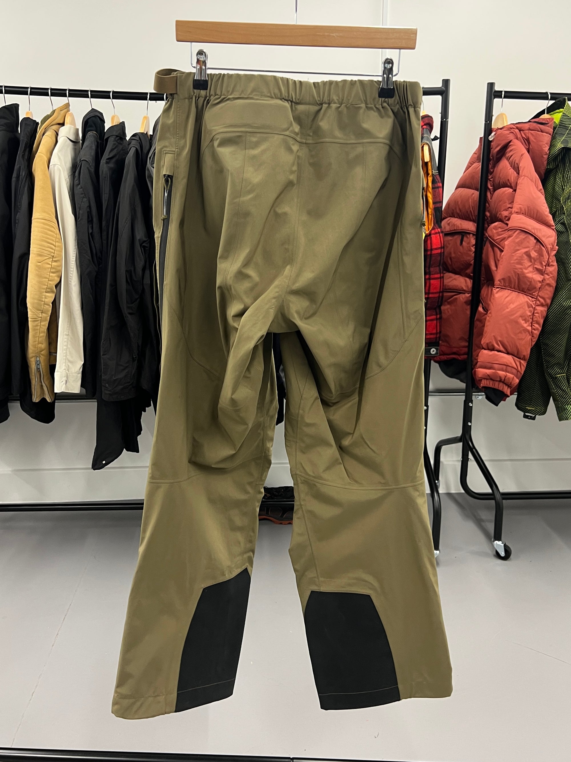 Arc'teryx LEAF Alpha Gen 1 Gore-Tex Pro Pants in Crocodile - Size L