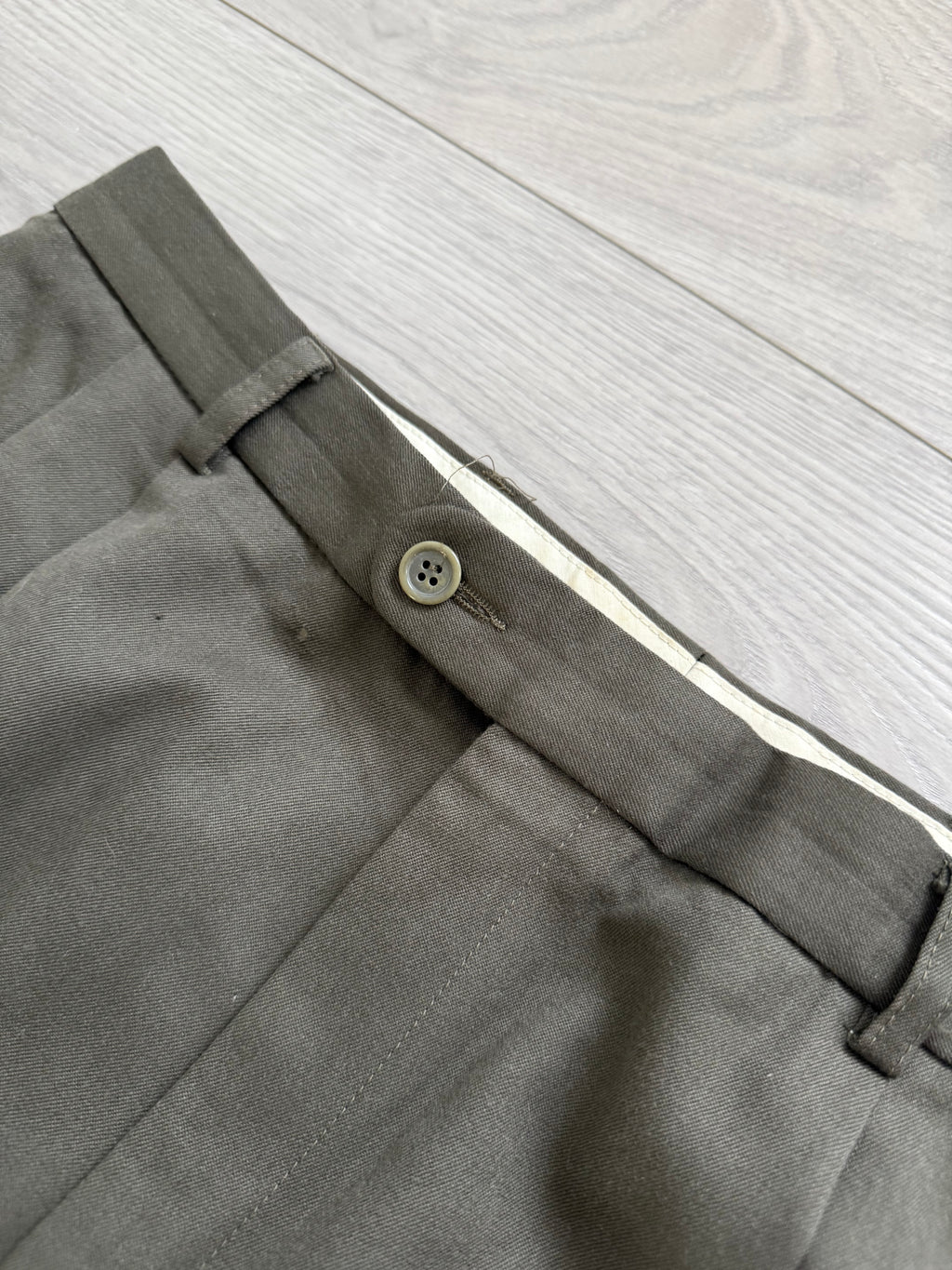 1980s Vintage Peaked Lapel Double Breasted Pleated Pure New Wool Olive Green Suit - Size XL Jacket / 34" Waist