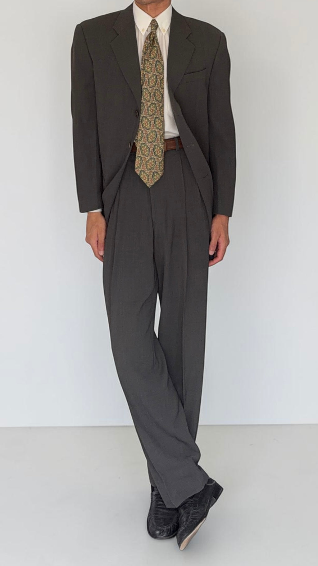 Armani 1990s 3B Textured Wool Pleated Taupe Grey Suit - Size M Jacket / 32" Waist