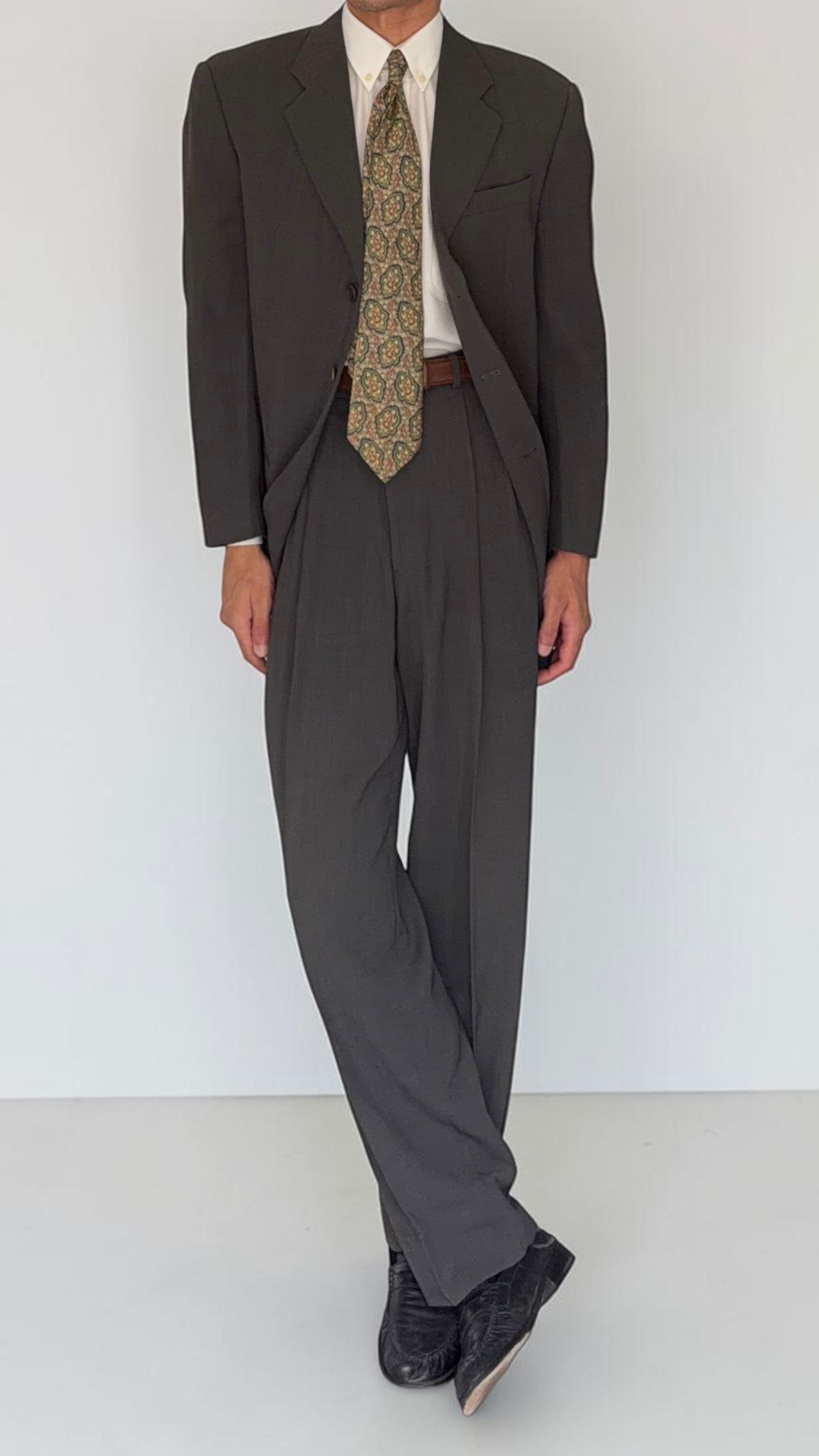 Armani 1990s 3B Textured Wool Pleated Taupe Grey Suit - Size M Jacket / 32" Waist
