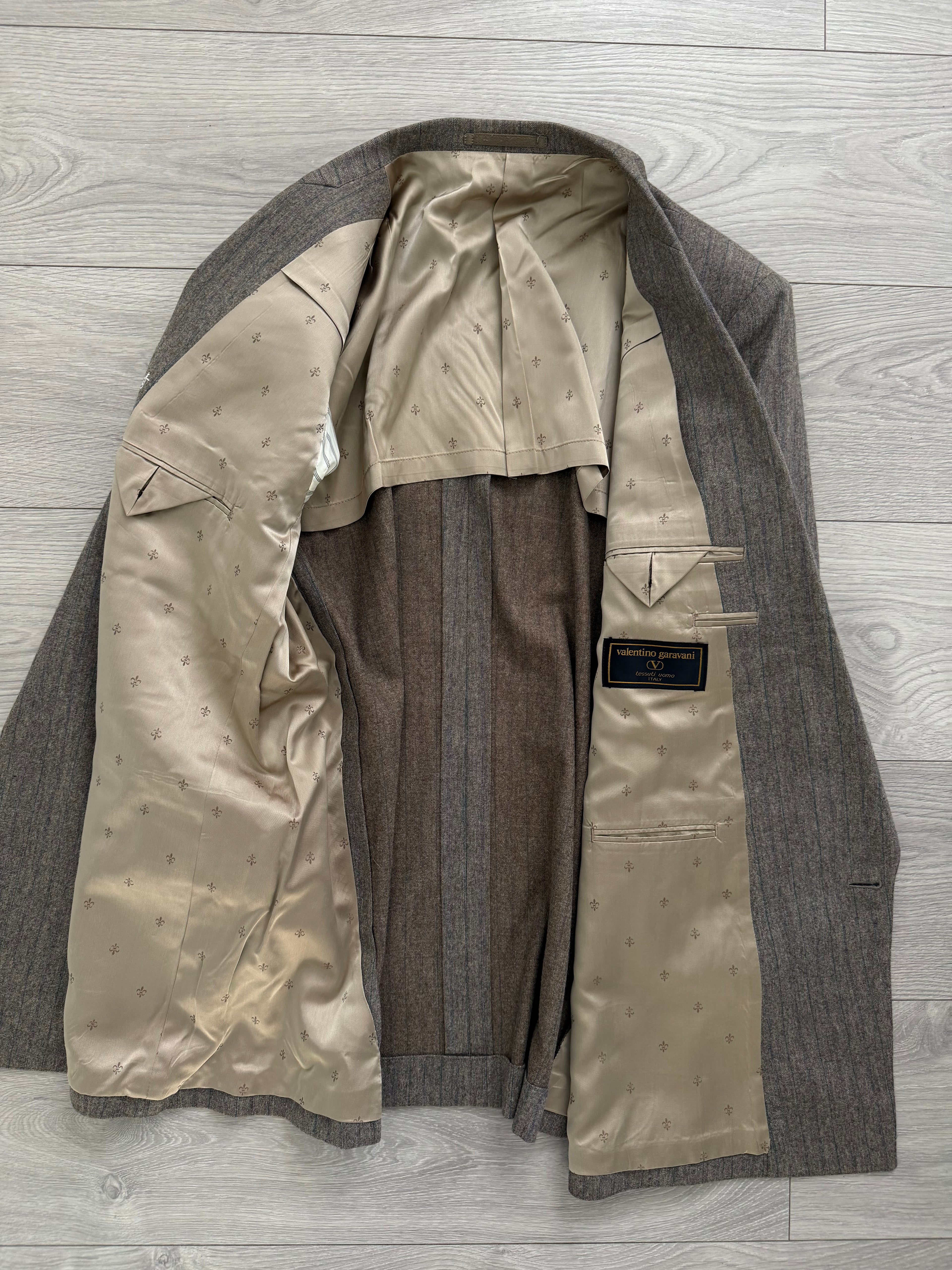 Valentino 1980s Peaked Lapel Double Breasted Pleated Wool Suit - Size XL Jacket / 40" Waist