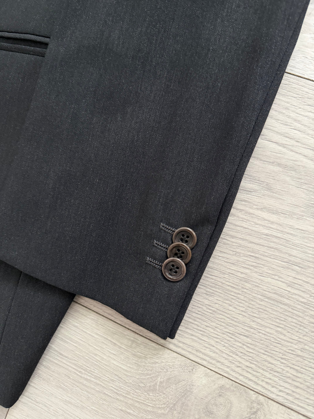 Armani 1990s Peaked Lapel Double Breasted Pleated Wool Suit Charcoal Grey - Size L Jacket / 33" Waist