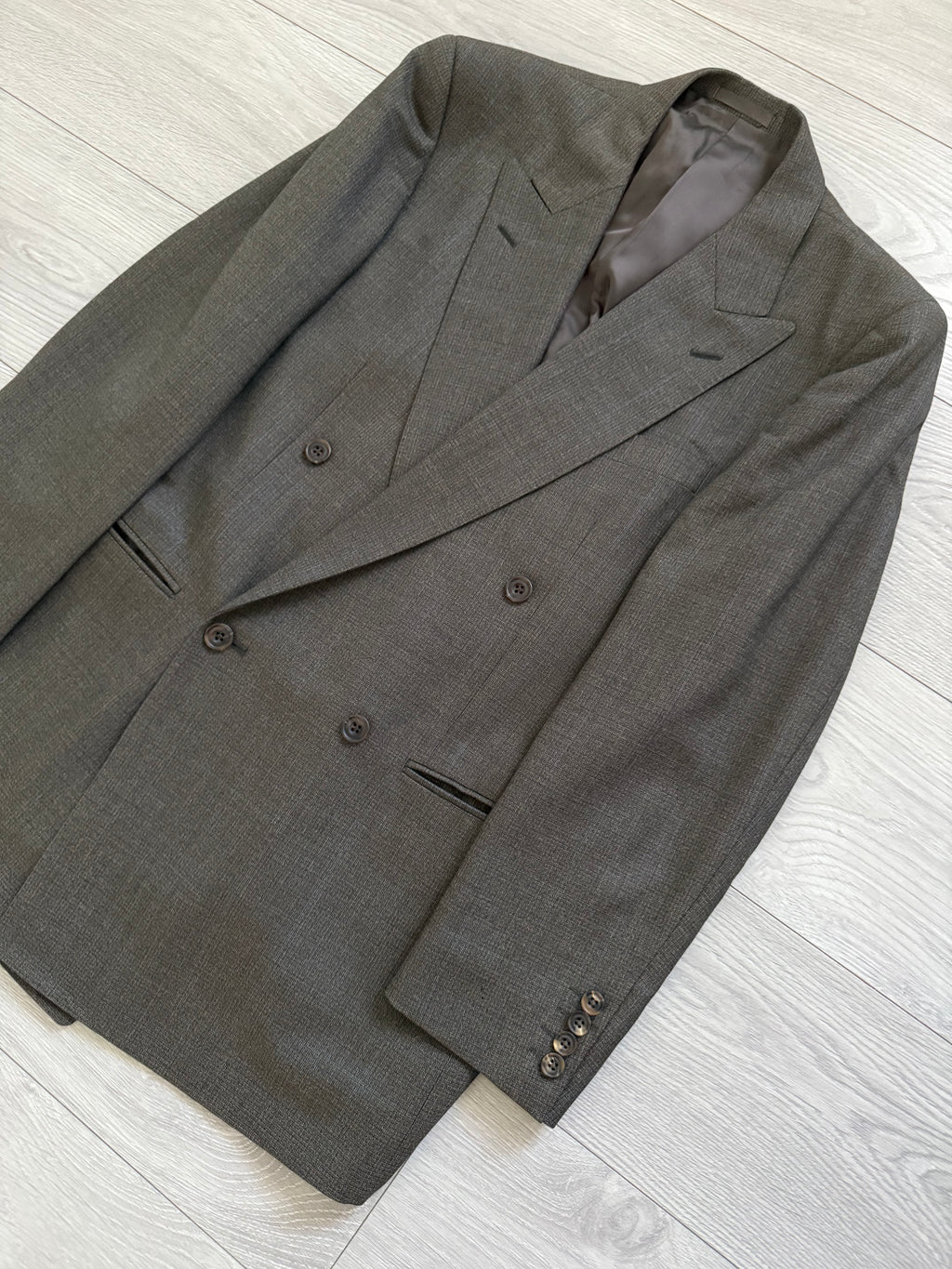 Burberry 1990s Peak Lapel Double Breasted Pleated Textured Brown Suit - Size M Jacket / 32" Waist