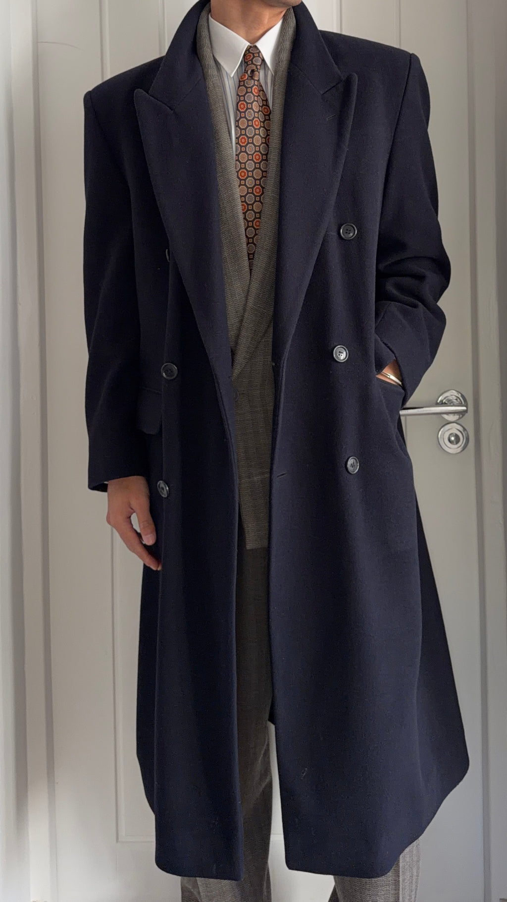 Pierre Cardin 1990s Peaked Lapel Double Breasted Wool Cashmere Coat Made in Italy - Size L