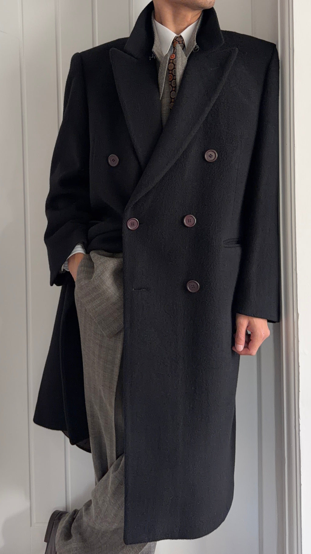 1980s Vintage Peaked Lapel Double Breasted Wool Cashmere Black Coat - Size L