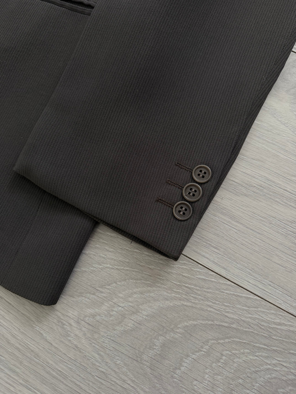 Giorgio Armani 1980s Peaked Lapel Double Breasted Pleated Viscose Wool Suit Espresso Charcoal - Size XL Jacket / 32"