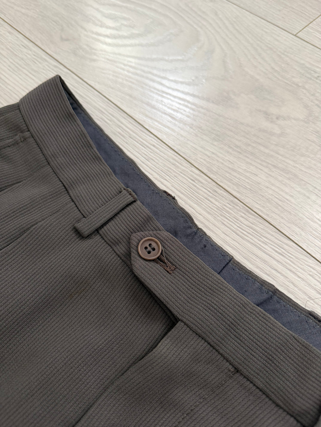 Giorgio Armani 1980s Peaked Lapel Double Breasted Pleated Viscose Wool Suit Espresso Charcoal - Size XL Jacket / 32"