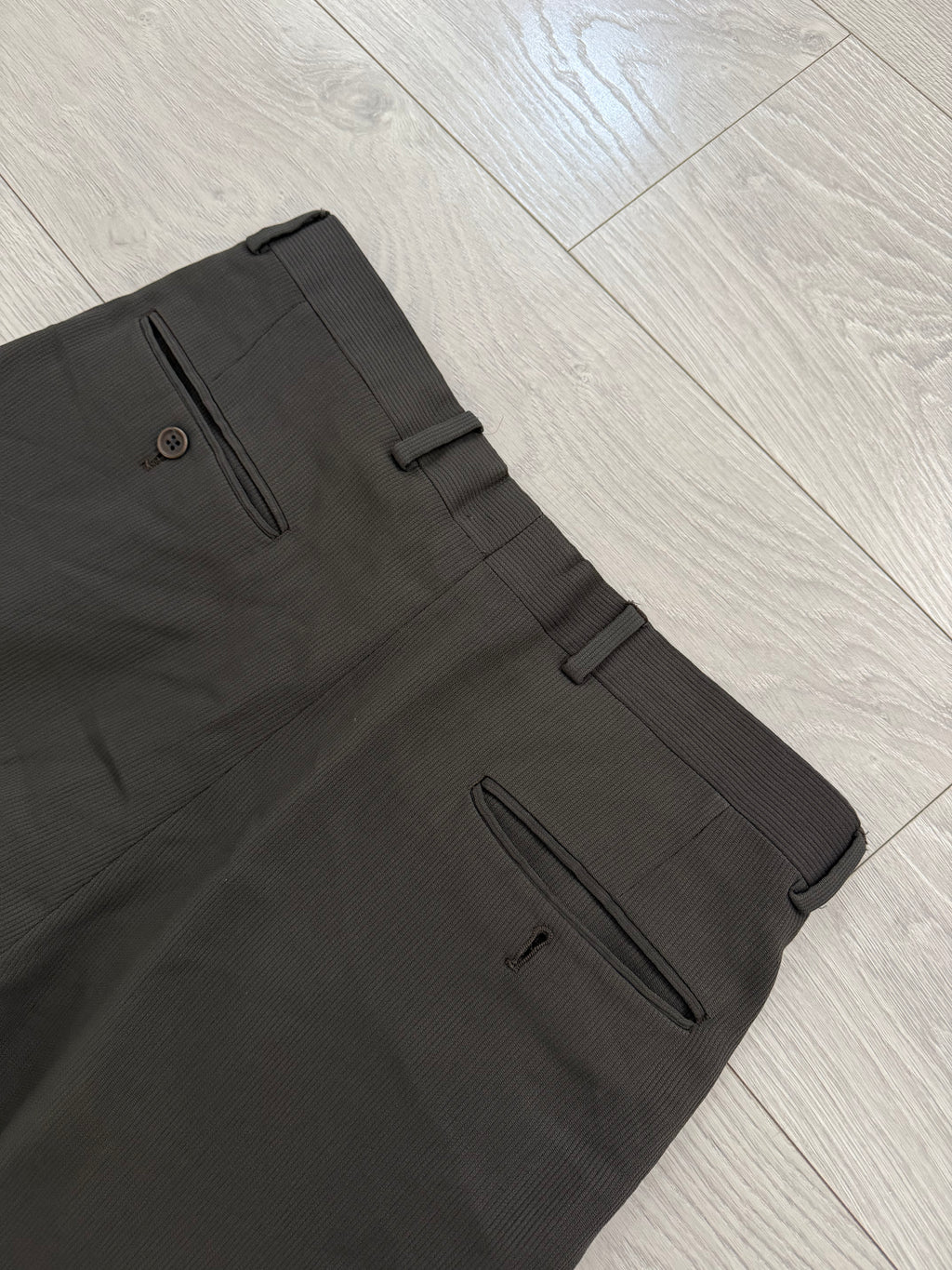 Giorgio Armani 1980s Peaked Lapel Double Breasted Pleated Viscose Wool Suit Espresso Charcoal - Size XL Jacket / 32"
