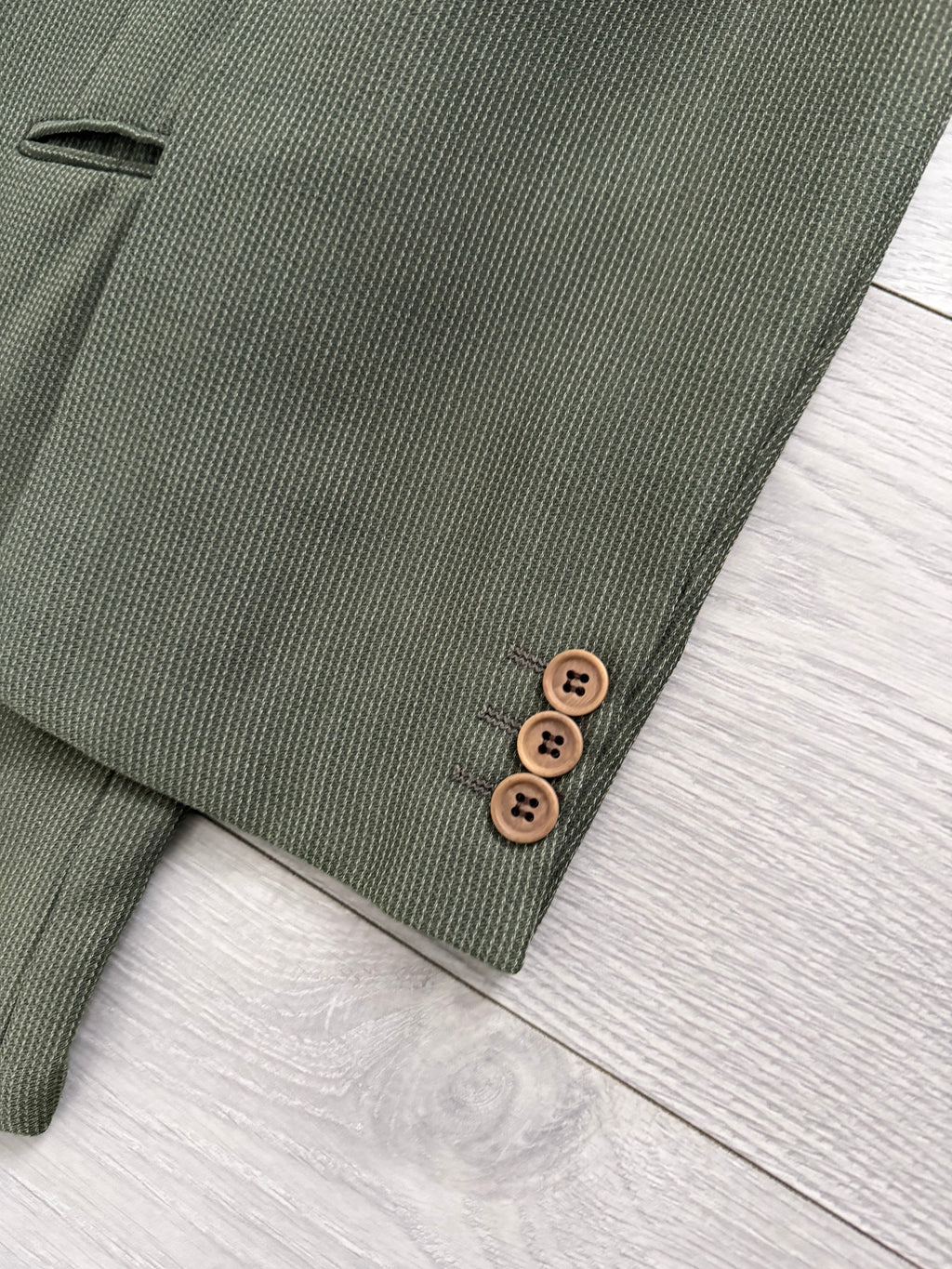 Giorgio Armani 1980s Peaked Lapel Double Breasted Pleated Textured Wool Suit - Size XL Jacket / 32"