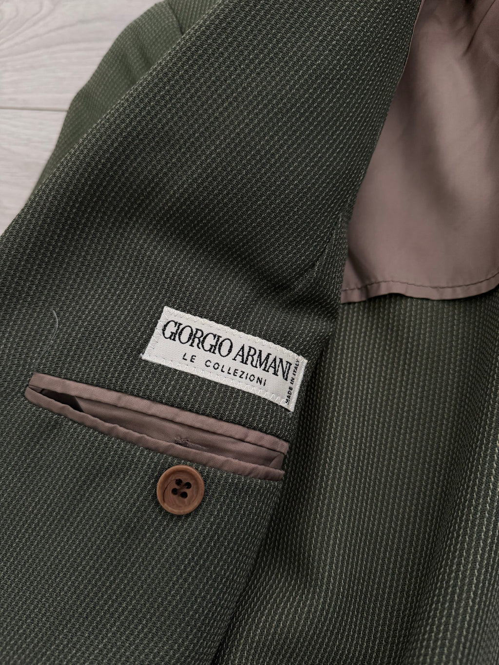 Giorgio Armani 1980s Peaked Lapel Double Breasted Pleated Textured Wool Suit - Size XL Jacket / 32"