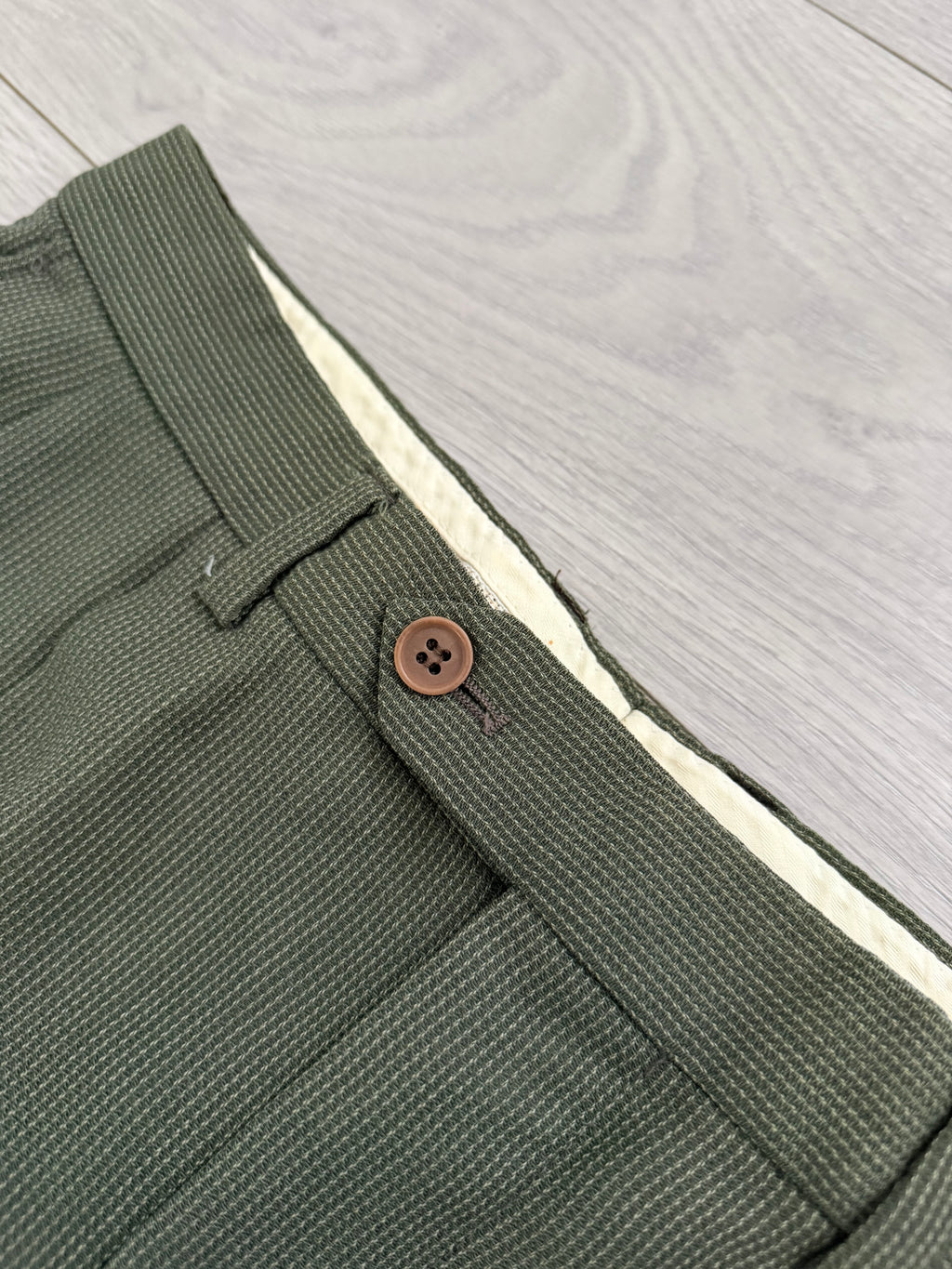 Giorgio Armani 1980s Peaked Lapel Double Breasted Pleated Textured Wool Suit - Size XL Jacket / 32"