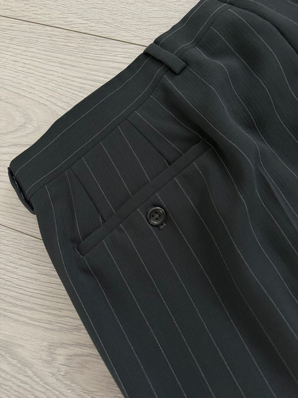Armani 1990s 2B Draped Pinstriped Wool Suit Black - Size XXL Jacket / 38" Waist
