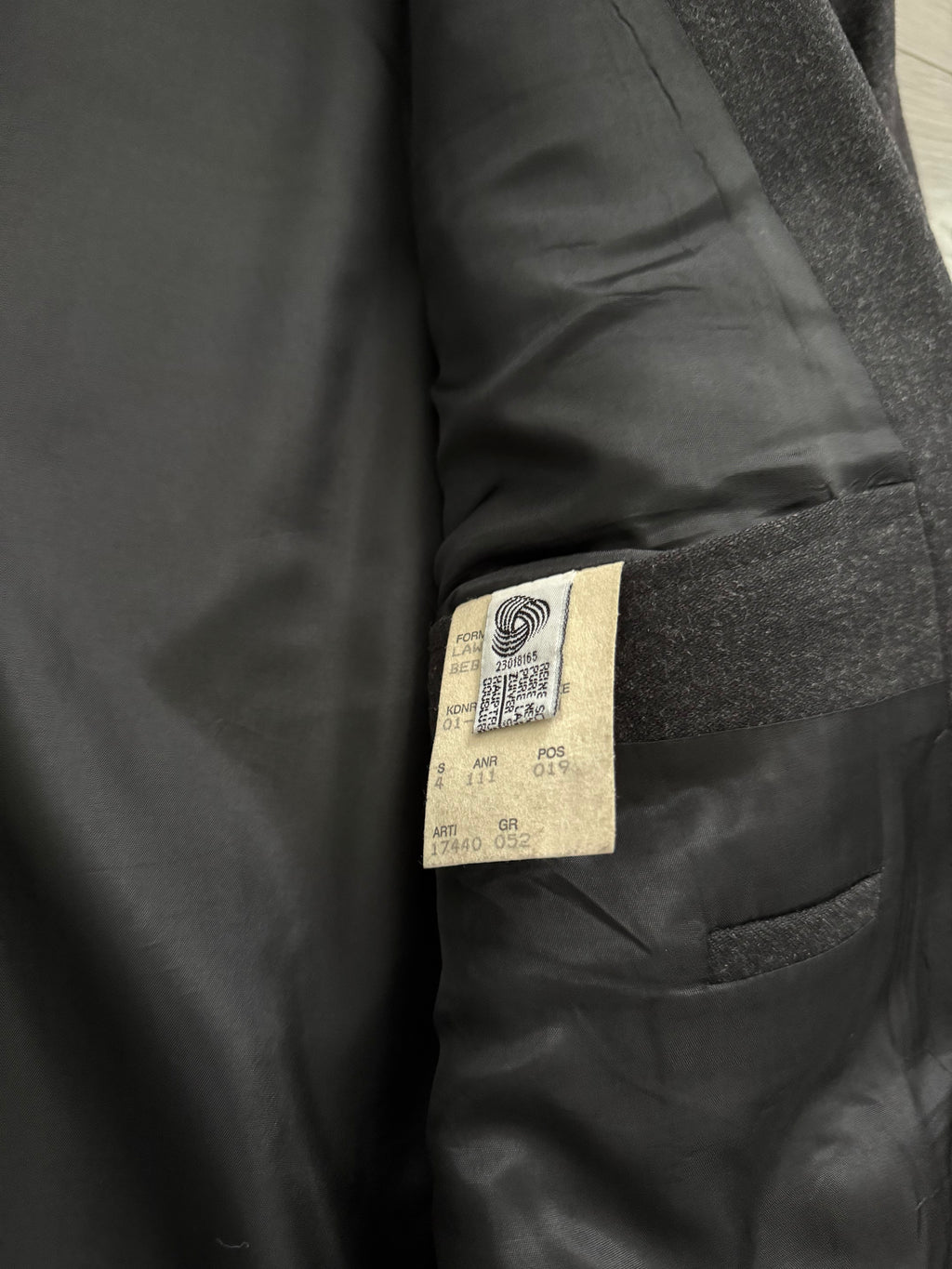 Hugo Boss 1980s 'Lawford' Peaked Lapel Double Breasted Pleated Wool Suit Grey - Size XL Jacket / 34" Waist