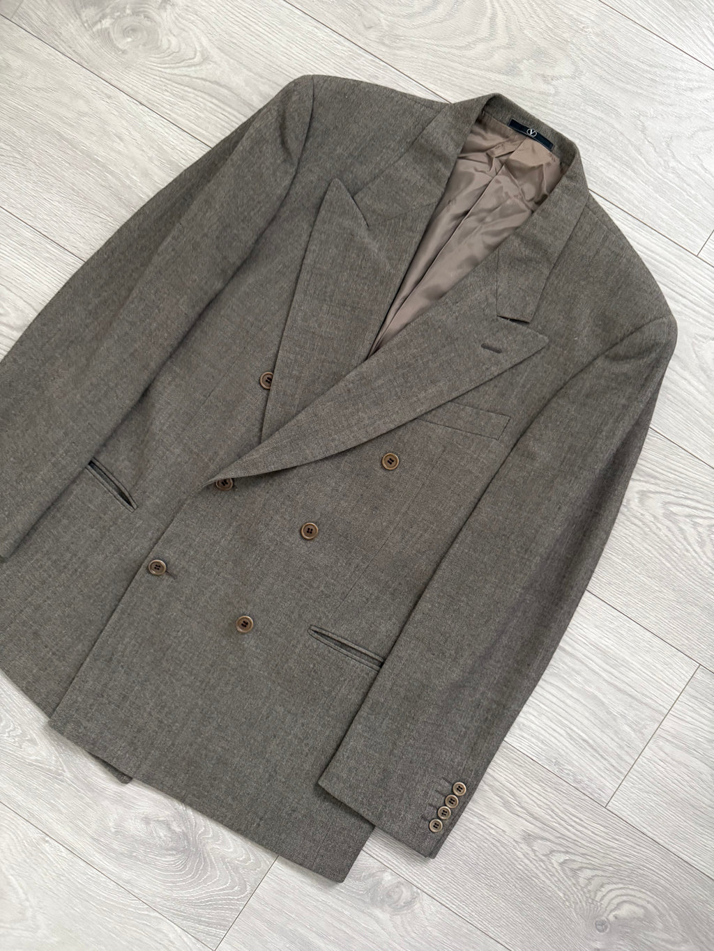 Valentino 1980s Peaked Lapel Double Breasted Pleated Wool Suit Taupe - Size XL Jacket / 35" Waist
