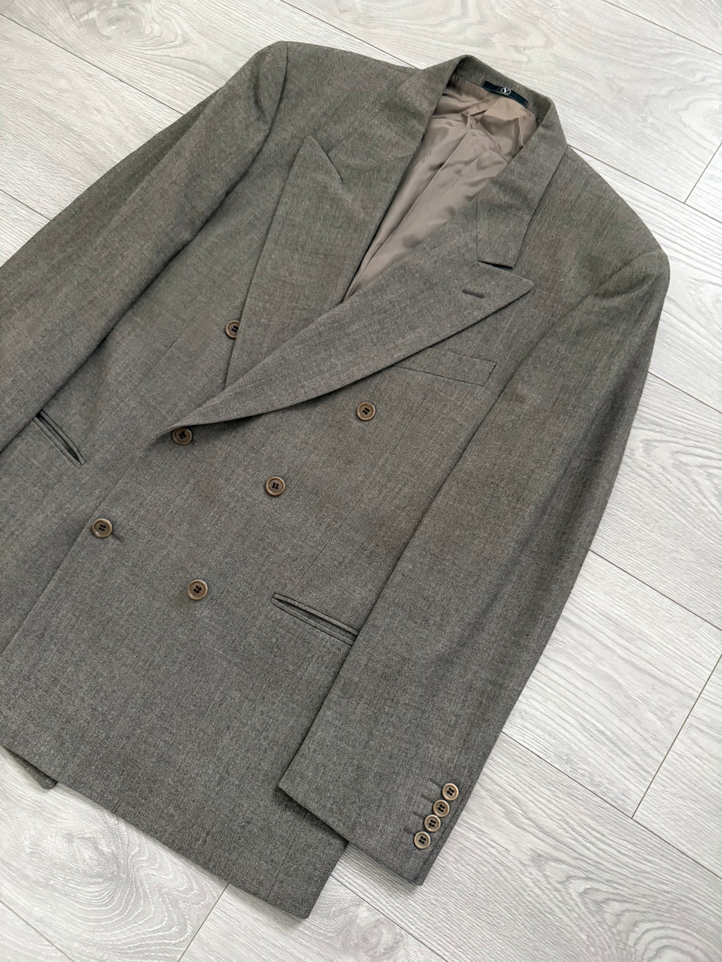 Valentino 1980s Peaked Lapel Double Breasted Pleated Wool Suit Taupe - Size XL Jacket / 35" Waist
