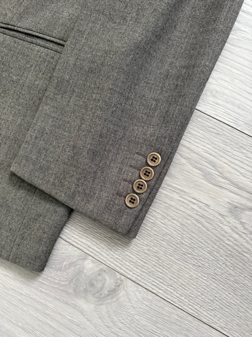 Valentino 1980s Peaked Lapel Double Breasted Pleated Wool Suit Taupe - Size XL Jacket / 35" Waist