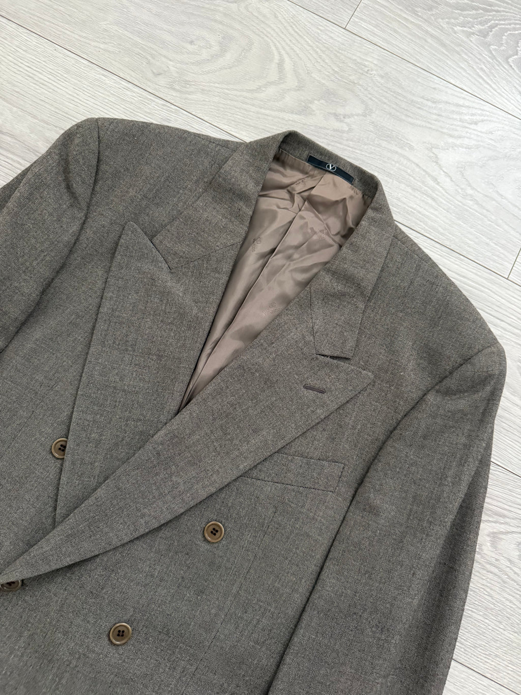 Valentino 1980s Peaked Lapel Double Breasted Pleated Wool Suit Taupe - Size XL Jacket / 35" Waist