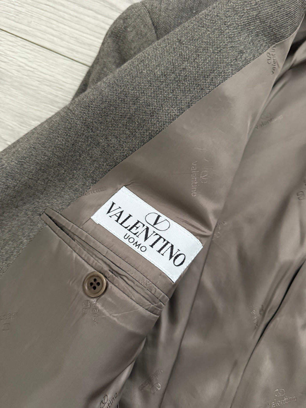 Valentino 1980s Peaked Lapel Double Breasted Pleated Wool Suit Taupe - Size XL Jacket / 35" Waist