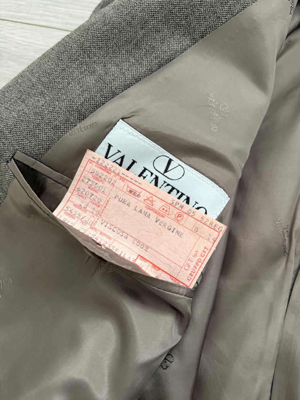 Valentino 1980s Peaked Lapel Double Breasted Pleated Wool Suit Taupe - Size XL Jacket / 35" Waist