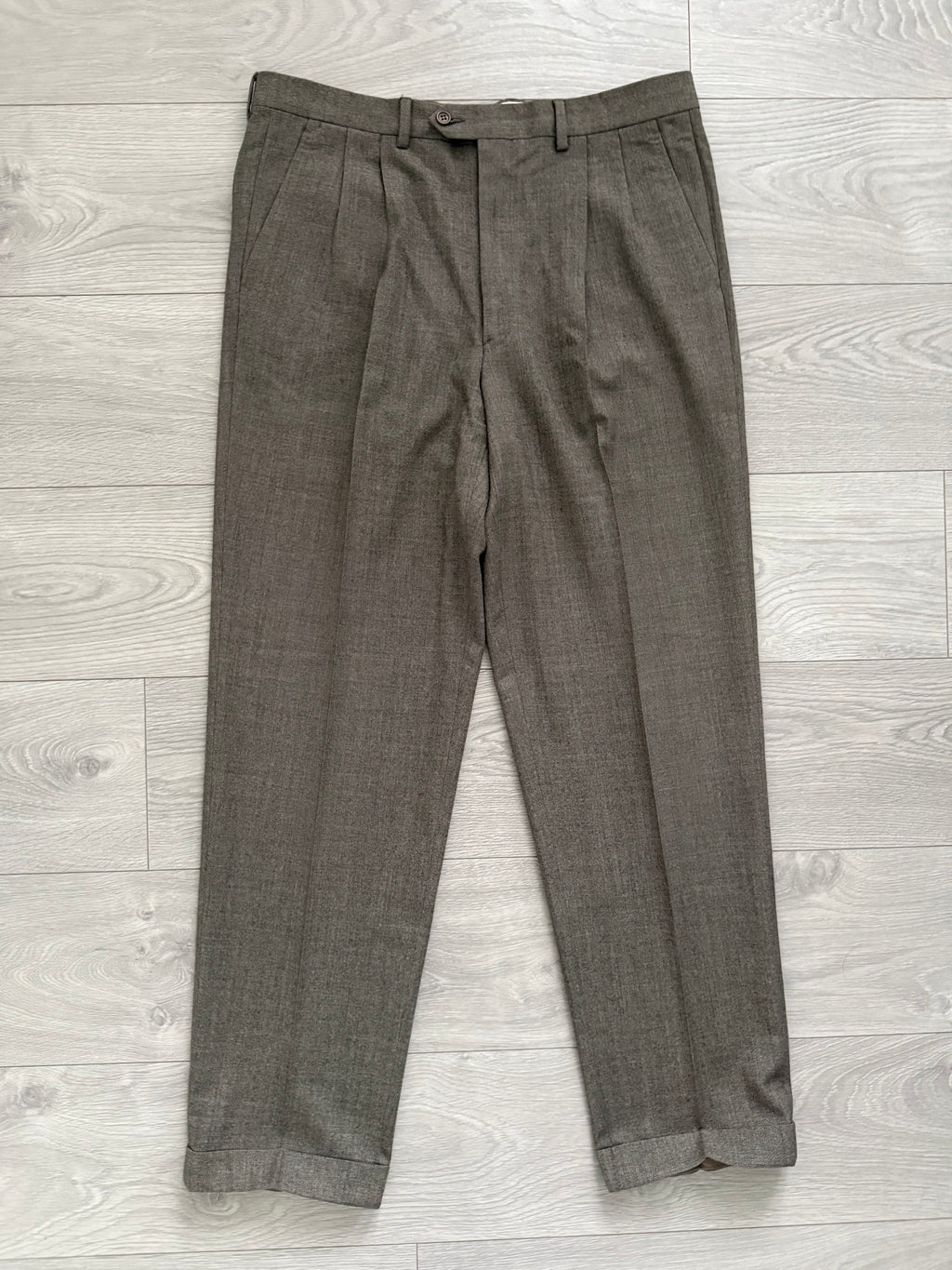 Valentino 1980s Peaked Lapel Double Breasted Pleated Wool Suit Taupe - Size XL Jacket / 35" Waist