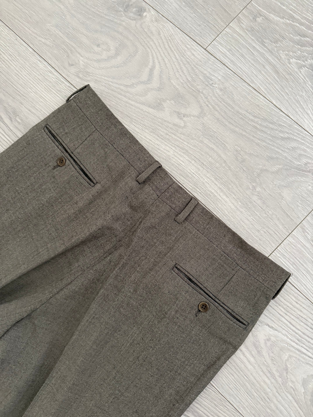 Valentino 1980s Peaked Lapel Double Breasted Pleated Wool Suit Taupe - Size XL Jacket / 35" Waist