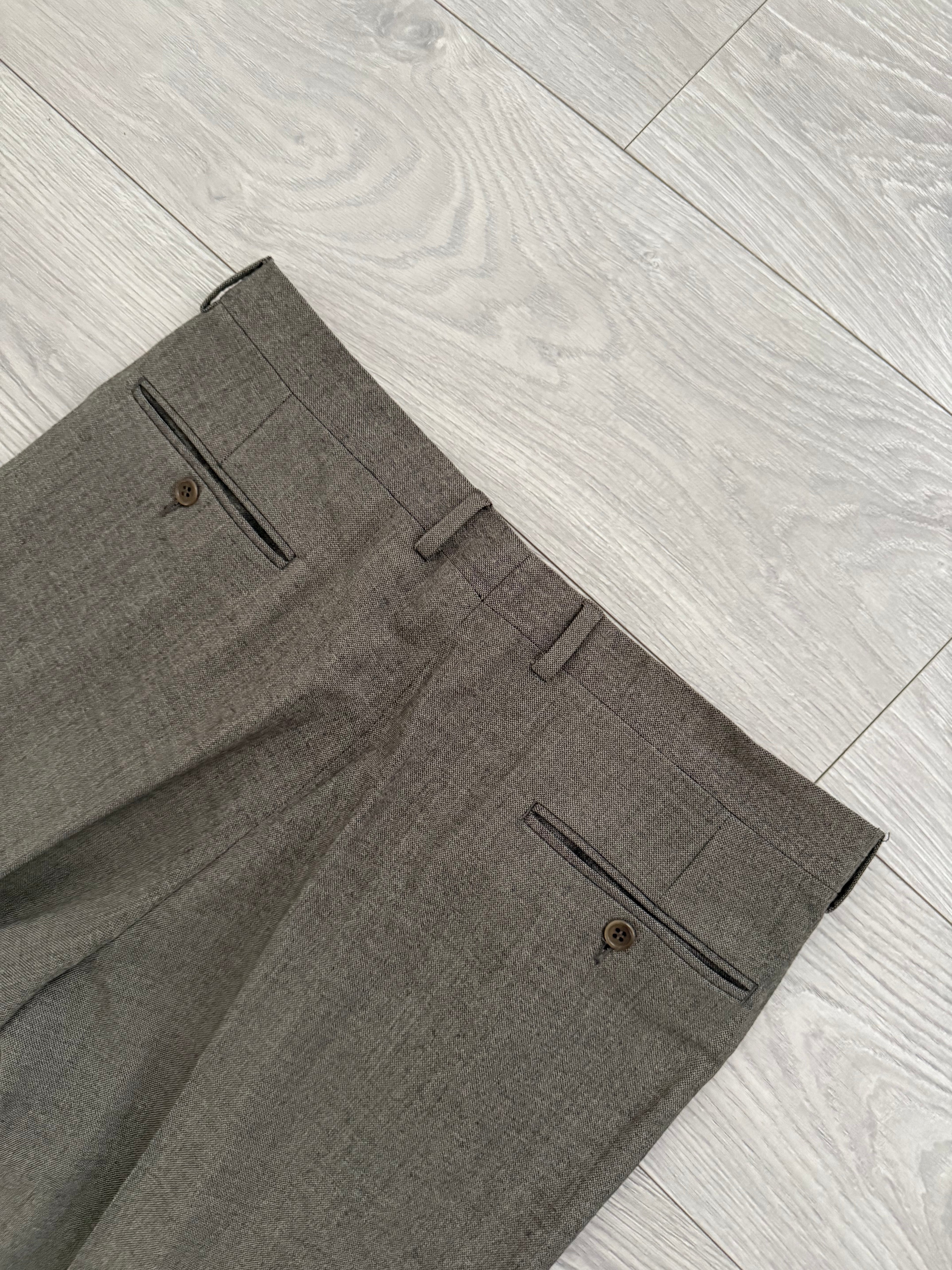 Valentino 1980s Peaked Lapel Double Breasted Pleated Wool Suit Taupe - Size XL Jacket / 35" Waist