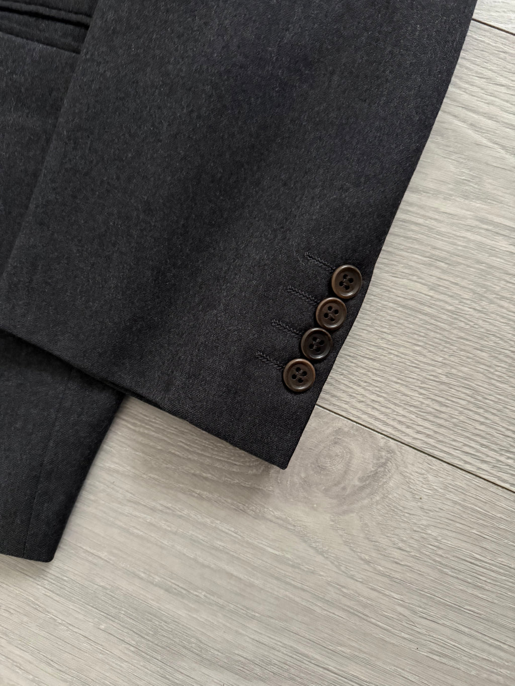 Valentino 1980s Peaked Lapel Double Breasted Pleated Wool Suit Grey - Size XL Jacket / 35" Waist