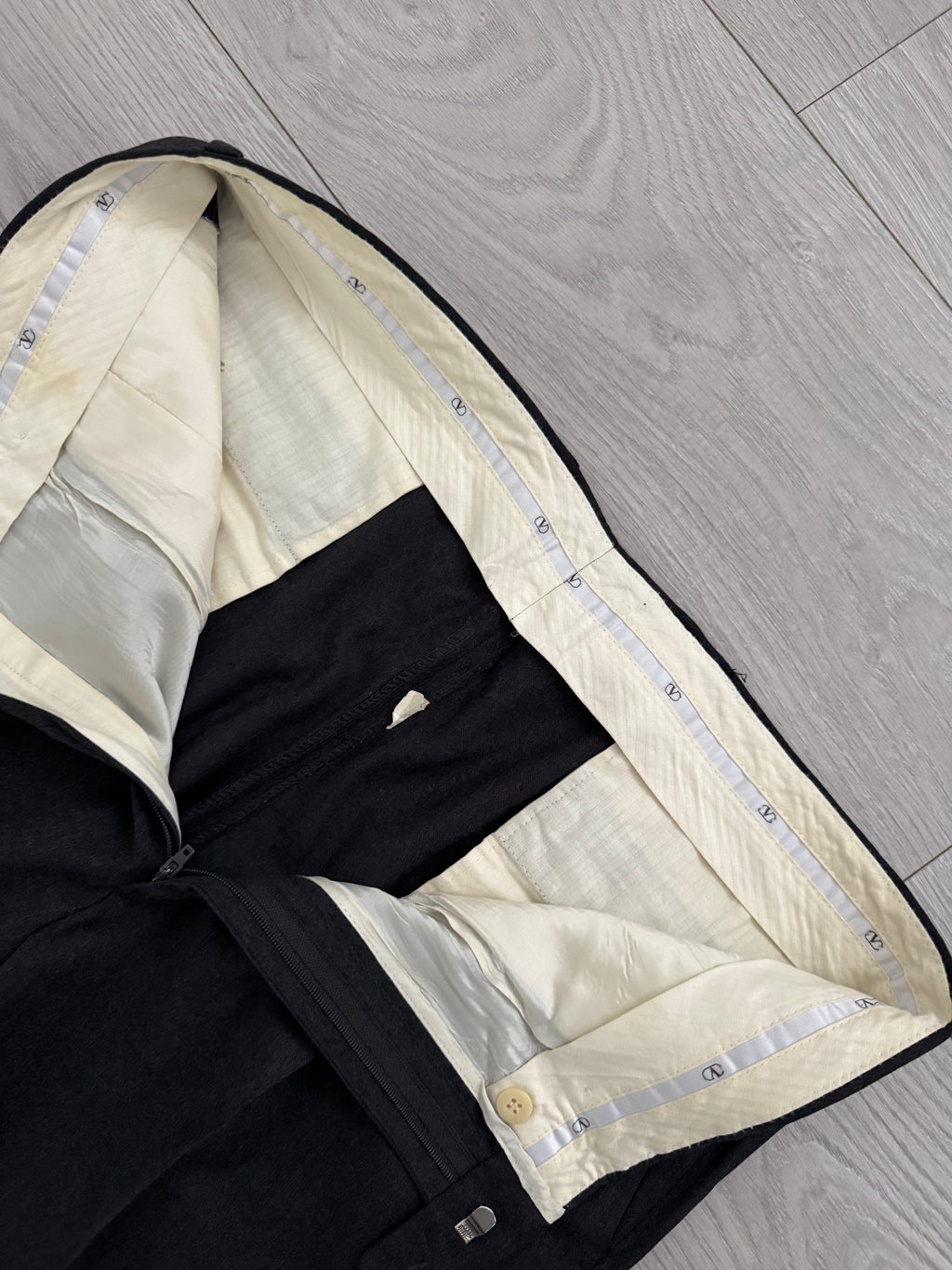 Valentino 1980s Peaked Lapel Double Breasted Pleated Wool Suit Grey - Size XL Jacket / 35" Waist