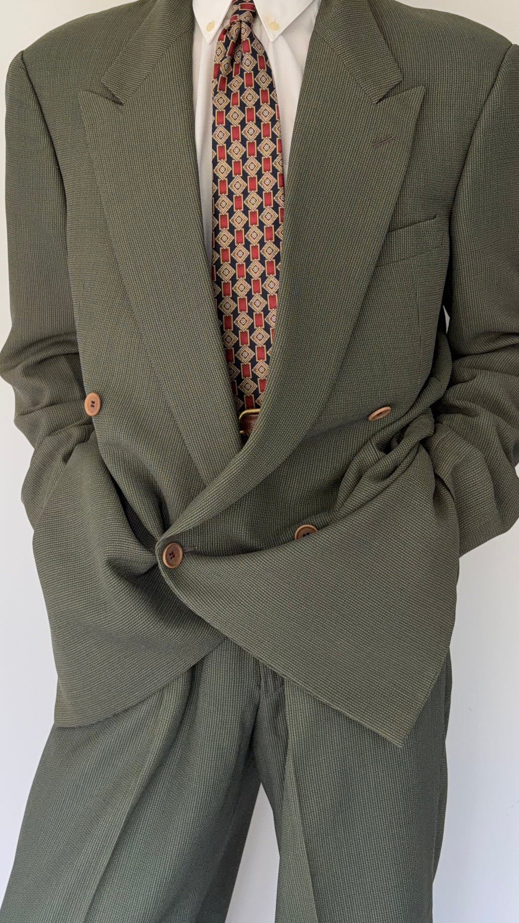 Giorgio Armani 1980s Peaked Lapel Double Breasted Pleated Textured Wool Suit - Size XL Jacket / 32"