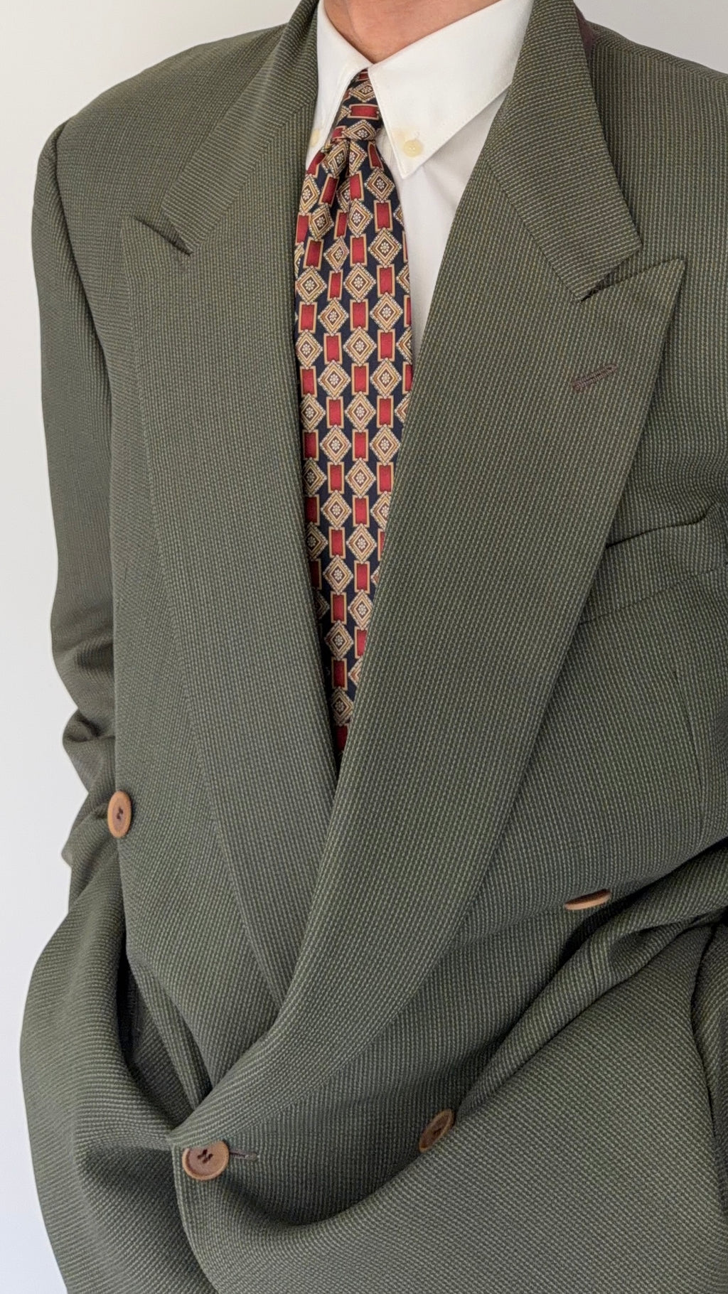 Giorgio Armani 1980s Peaked Lapel Double Breasted Pleated Textured Wool Suit - Size XL Jacket / 32"