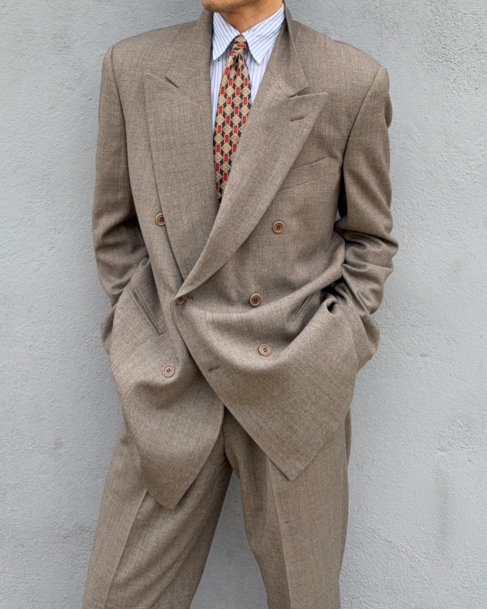 valentino garavaniジャケットスーツ ベージュ 46 ベルト付き Valentino 1980s Peaked Lapel Double Breasted Pleated Wool Suit